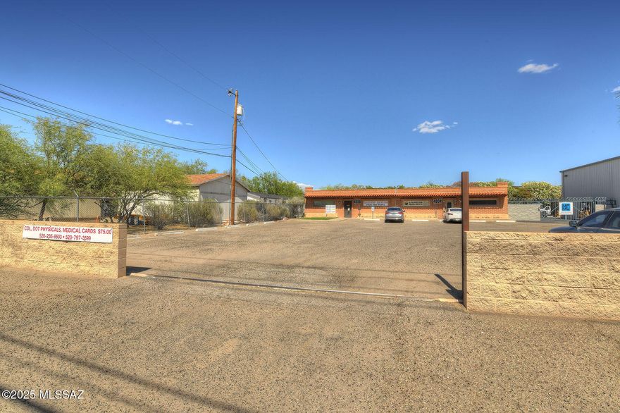 MU zoning allows for a variety of uses. Tenant occupies 900sf, and is MTM. 3000sf storage with roll up door on just under 1/2 acre. 2 min from I-10. 900sf tenant occupied suite has new HVAC system. Roof recoated within the last year. HVAC on storage side is as-is.