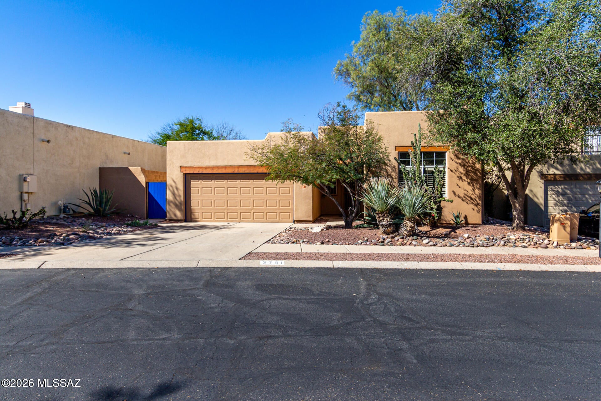 3751 N Avenida Flamante