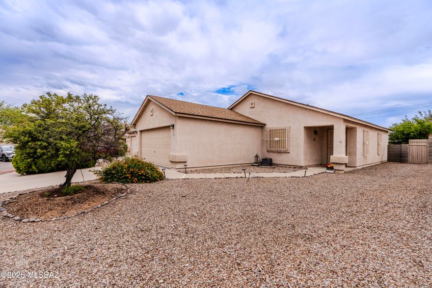 Welcome to 3071 S. Foster Drive -- a charming and well-maintained Tucson home offering comfort, convenience, and value in an established eastside neighborhood. This inviting 3-bedroom, 2-bath residence features approximately 1,177 square feet of thoughtfully designed living space with a bright open floor plan, vaulted ceilings, and a spacious great room perfect for everyday living or entertaining.
The home offers a functional kitchen, comfortable bedrooms, and a private primary suite. Ceiling fans throughout add comfort and energy efficiency, while the attached garage provides secure parking and extra storage.
Step outside to a generously sized backyard with block-wall privacy.Built in 1999 with an attached garage, this home is conveniently located near shopping, dining, parks, and schoo