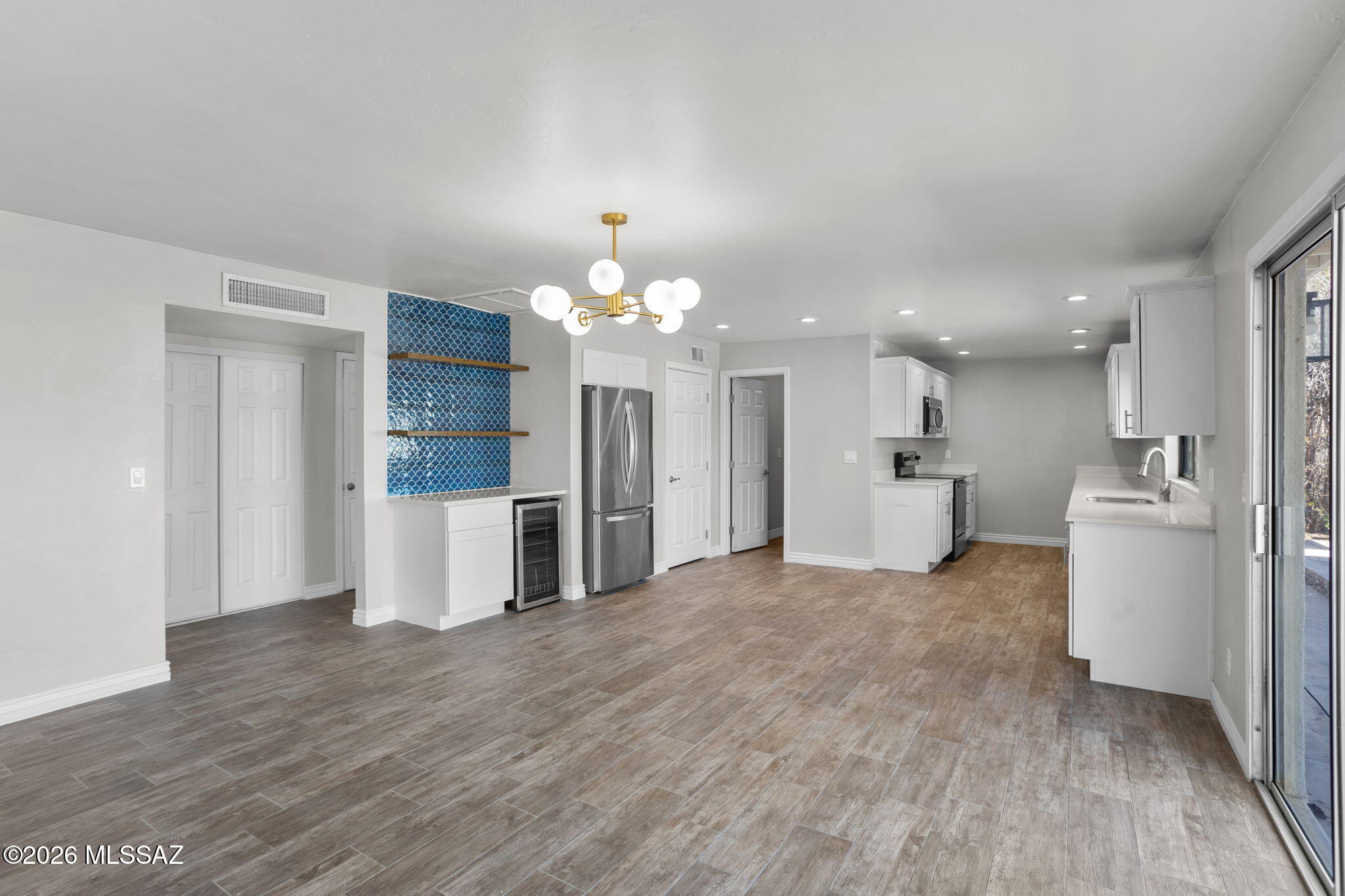 Broadway East (113-253) - Residential