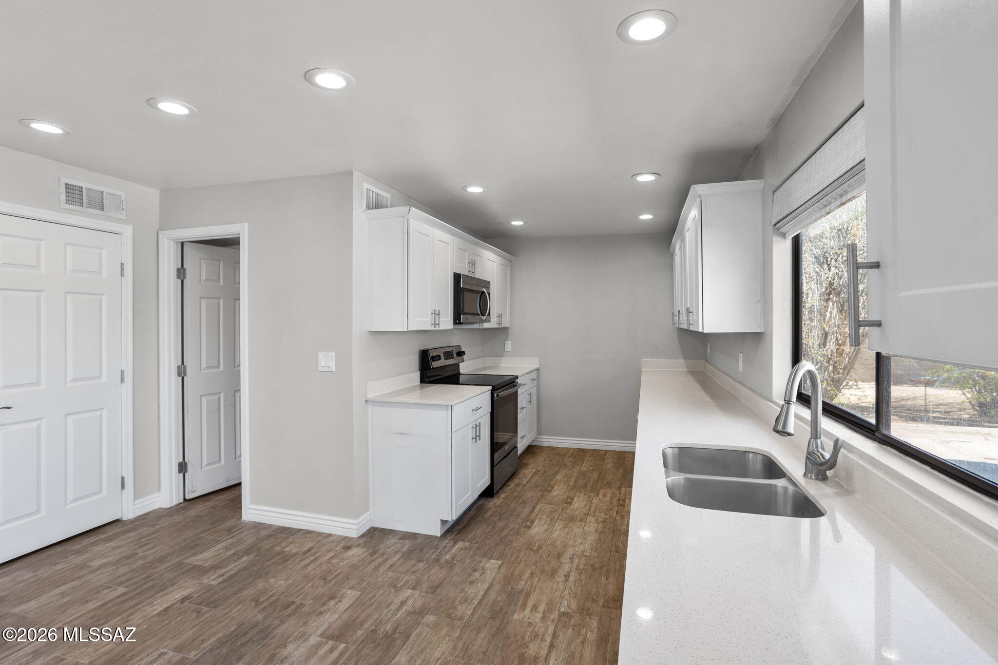 Broadway East (113-253) - Residential