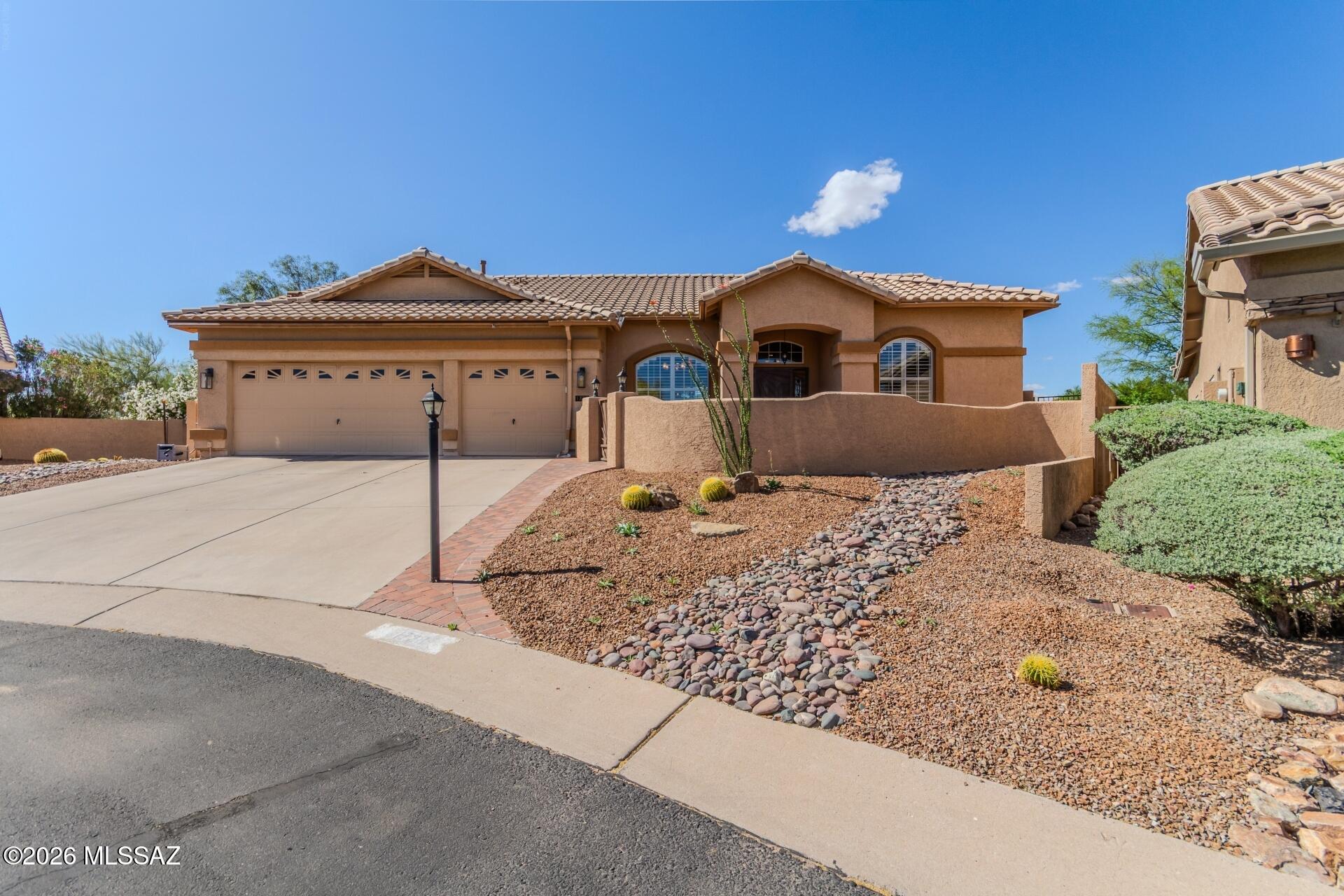 1738 W Lost Moon Court