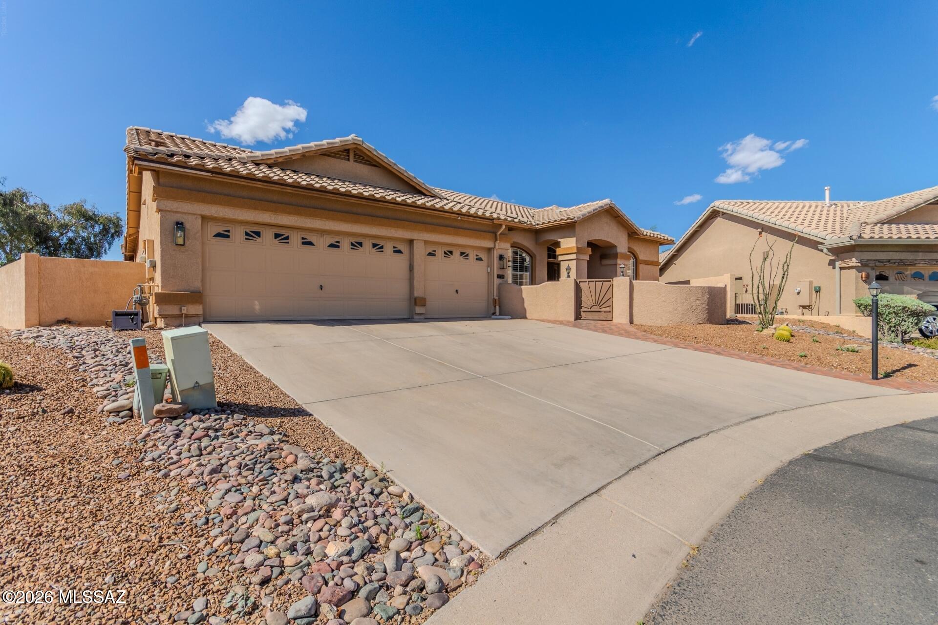 1738 W Lost Moon Court