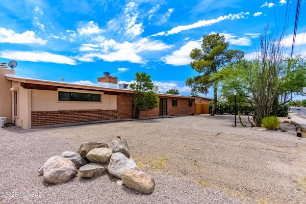4520 E GLENN ST, TUCSON, AZ 85712 - Image 4833383fc485fe3af676301ad58ac598/526073369