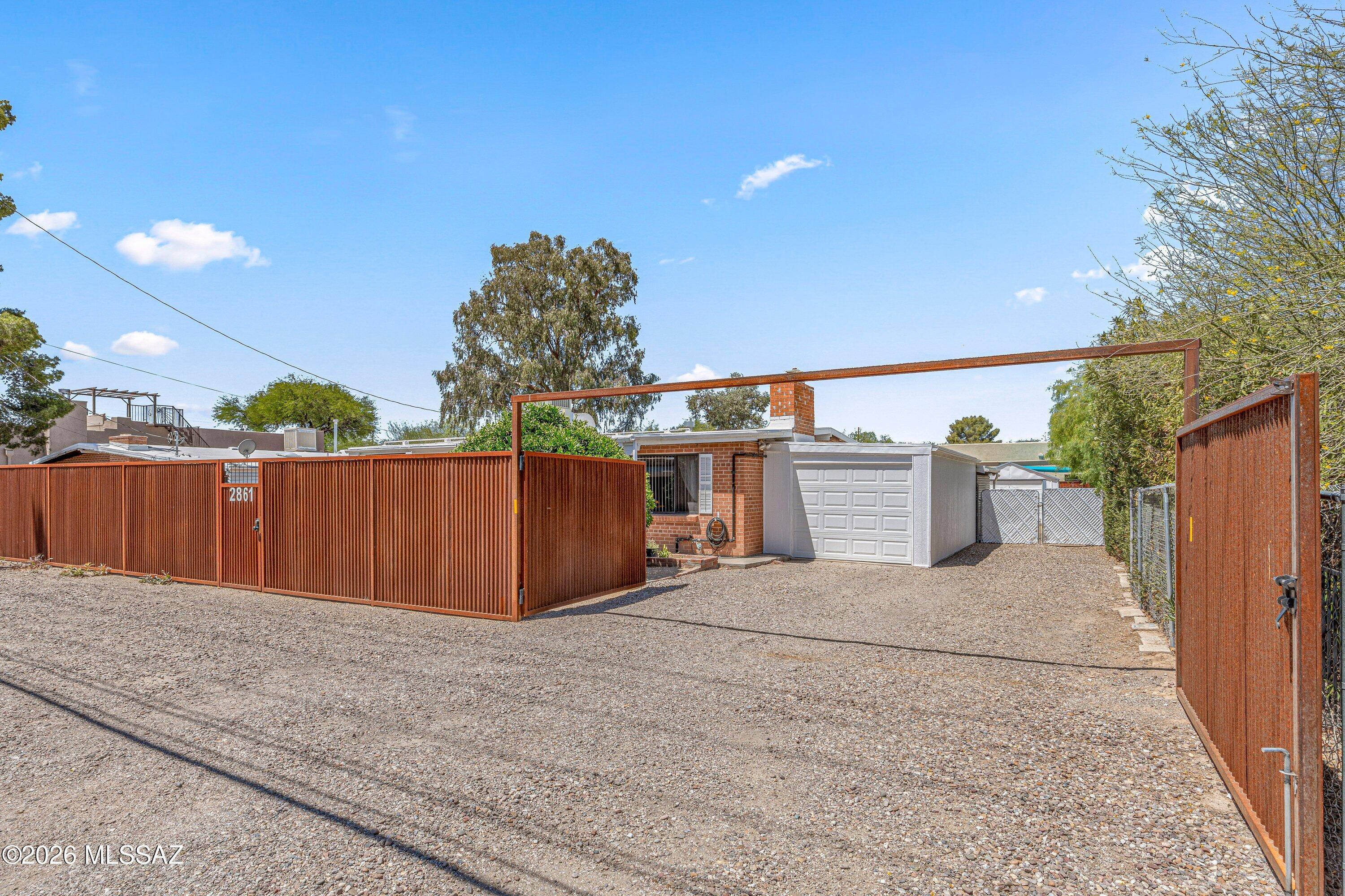 2861 N Swan Road