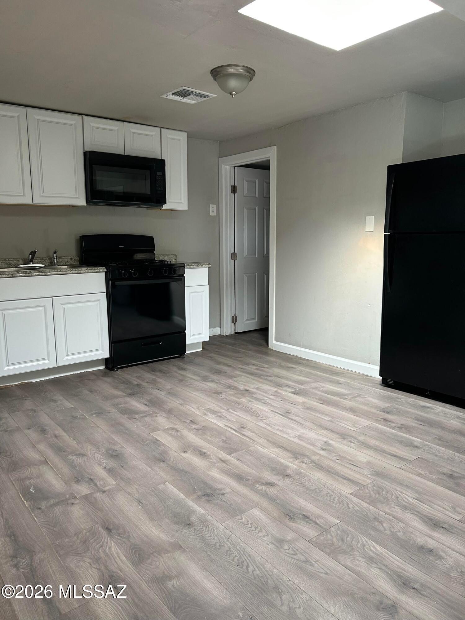 210/212 W Blacklidge Drive