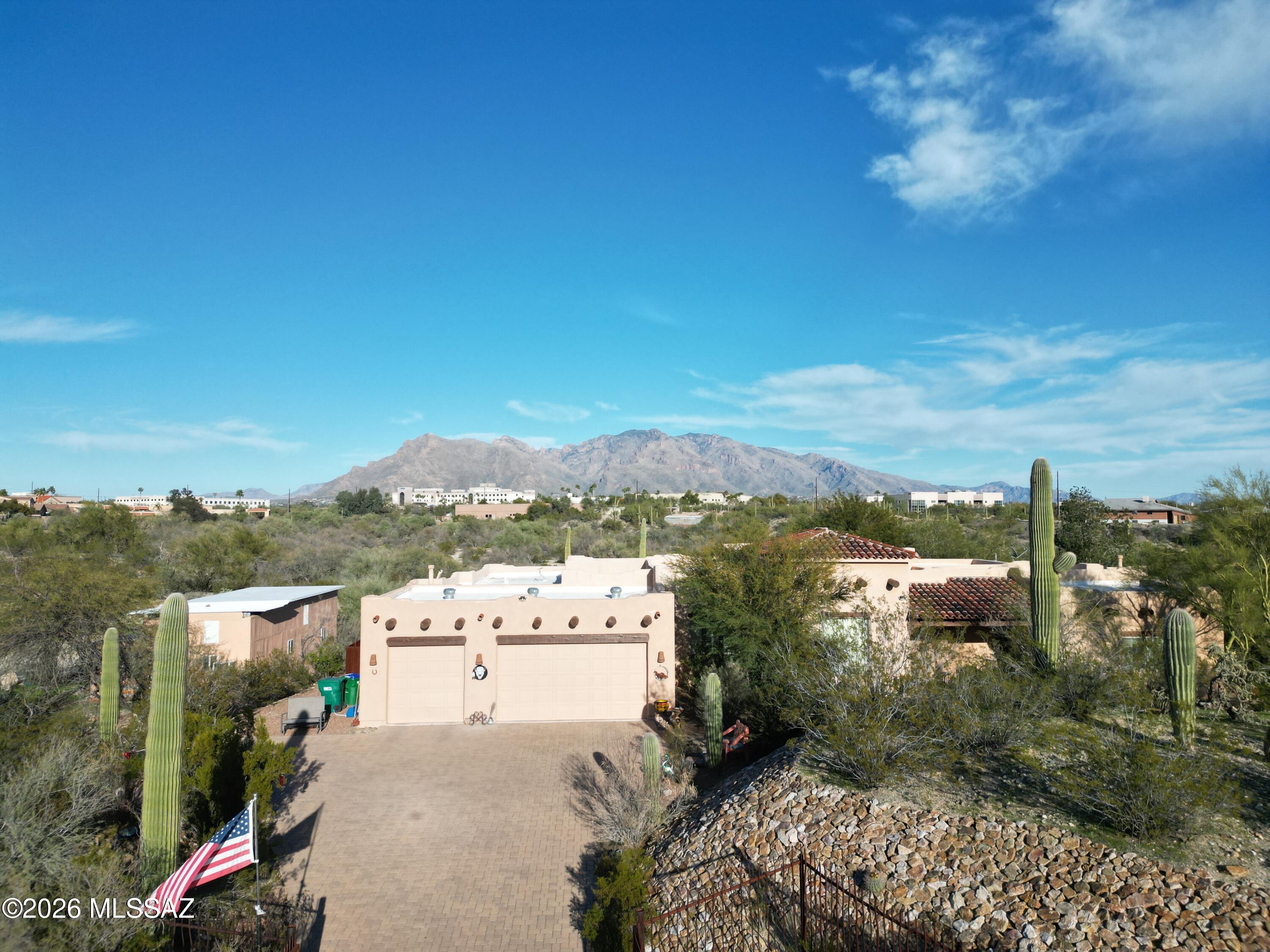 6020 N San Joaquin Avenue