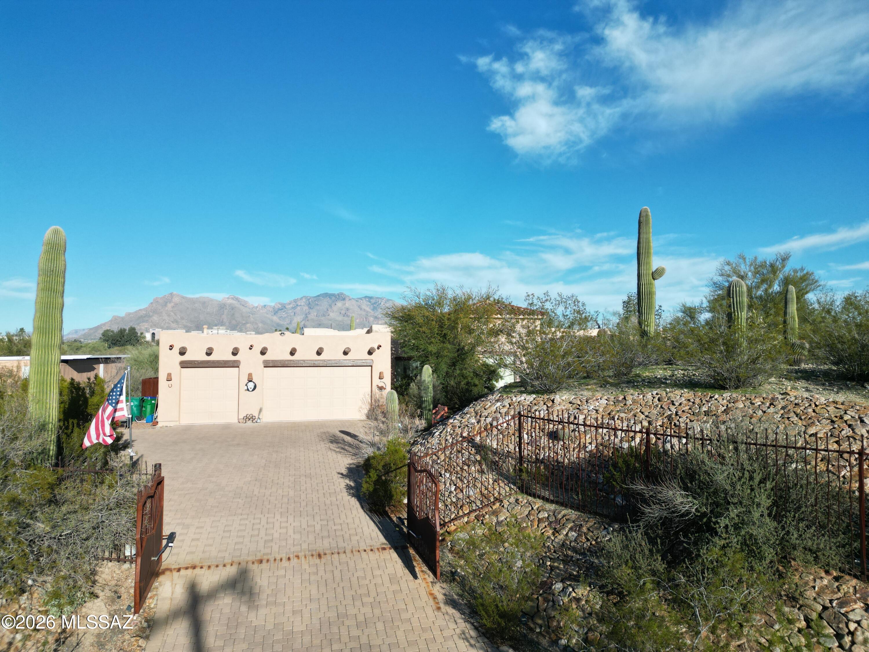 6020 N San Joaquin Avenue