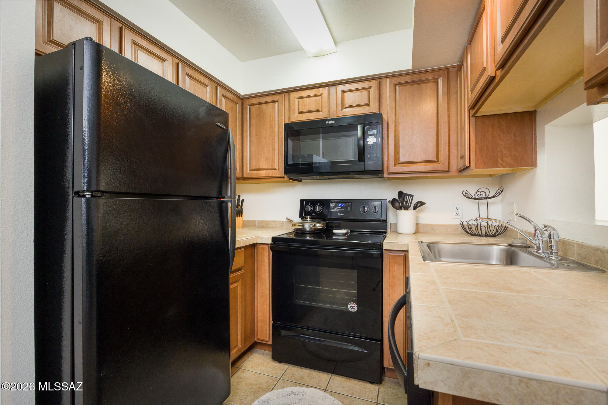 1810 E Blacklidge Drive 112