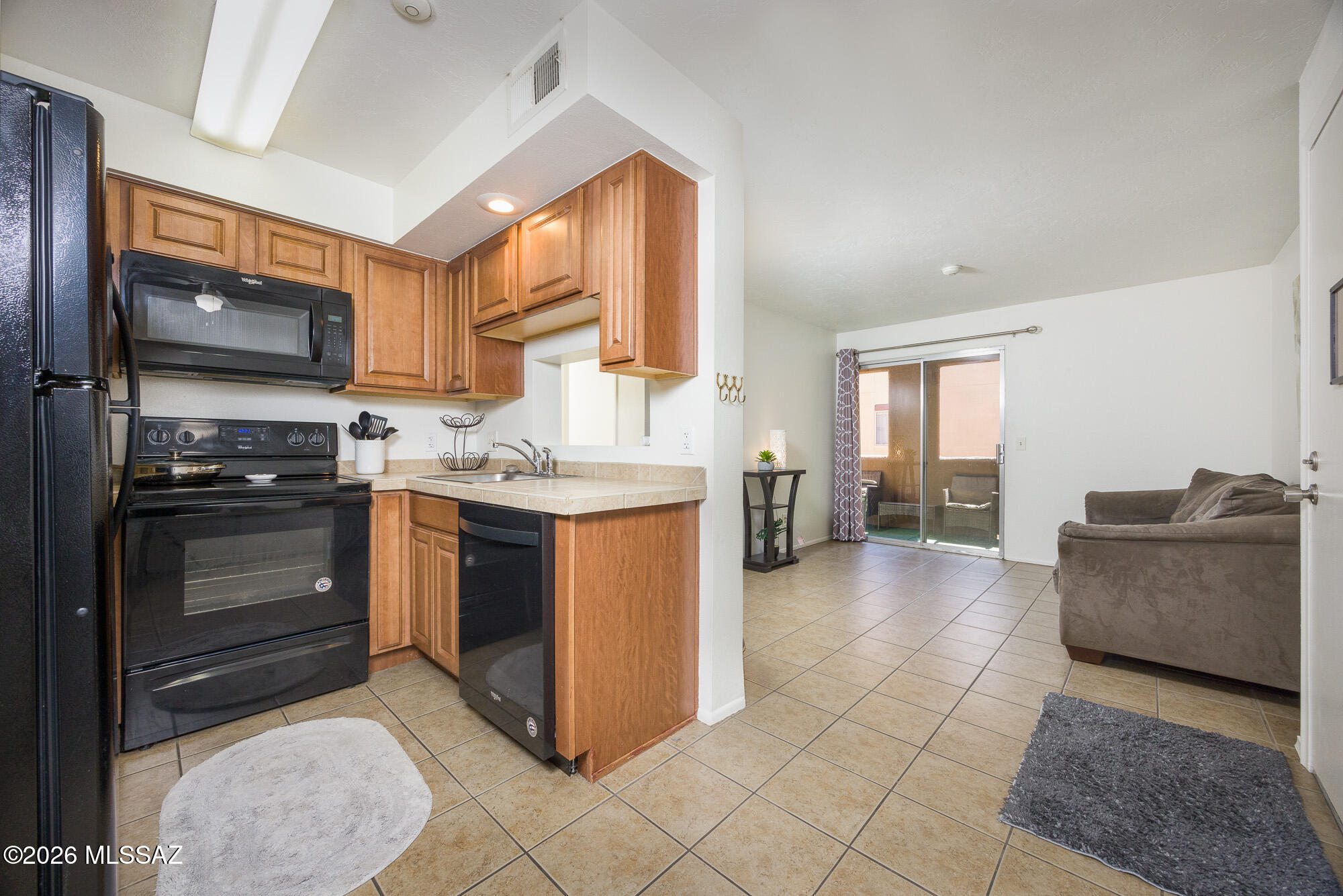 1810 E Blacklidge Drive 112