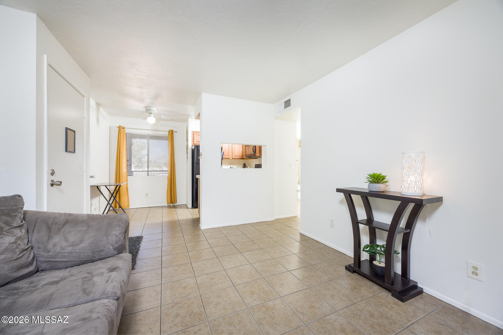 1810 E Blacklidge Drive 112