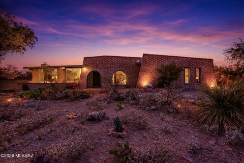 Photo of 6551 N Camino Abbey, Tucson, AZ 85718 (MLS # 22607852)