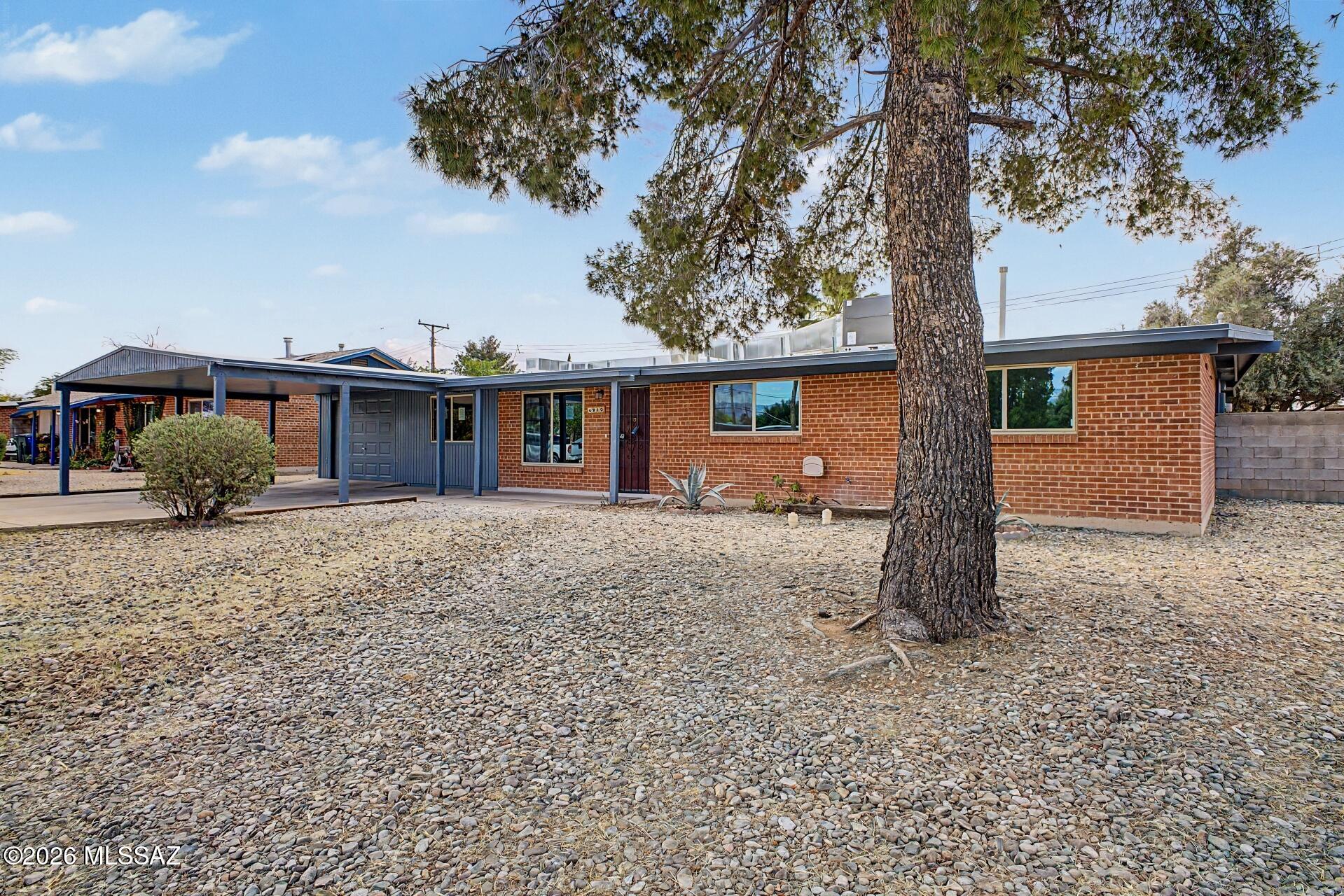 6910 E Calle Marte