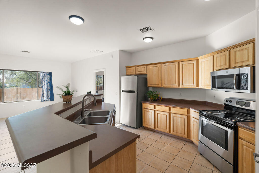 6702 S Avenida Santa Carolina