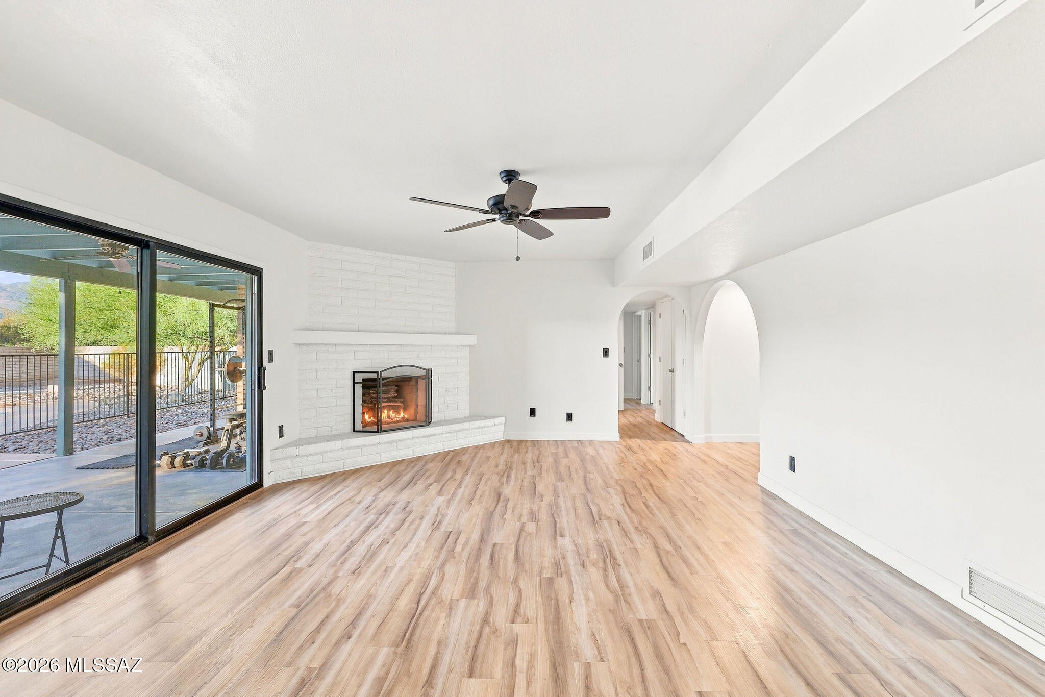 2401 N Avenida De La Lantana