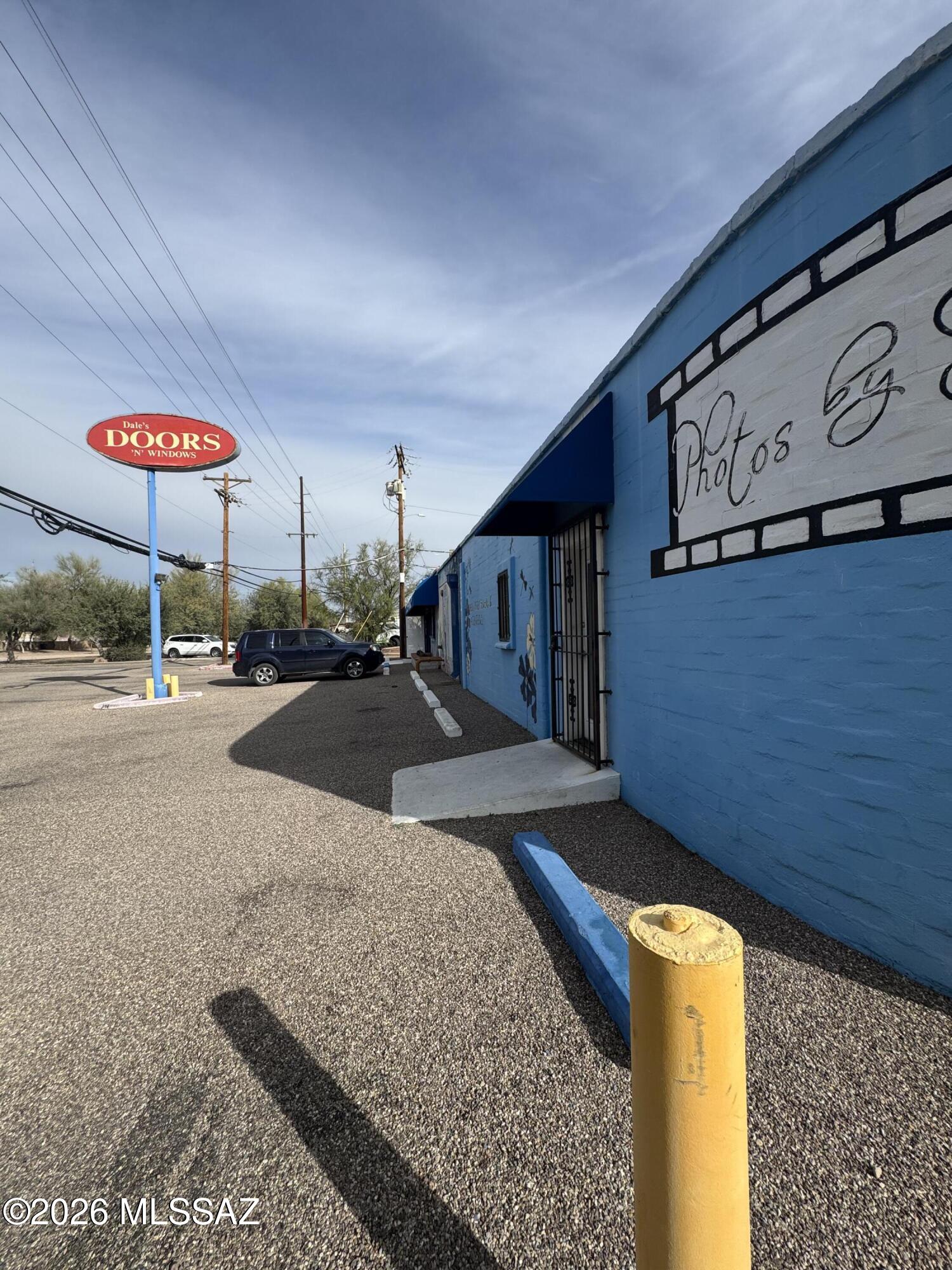 321-327 S Kino Pw Parkway S