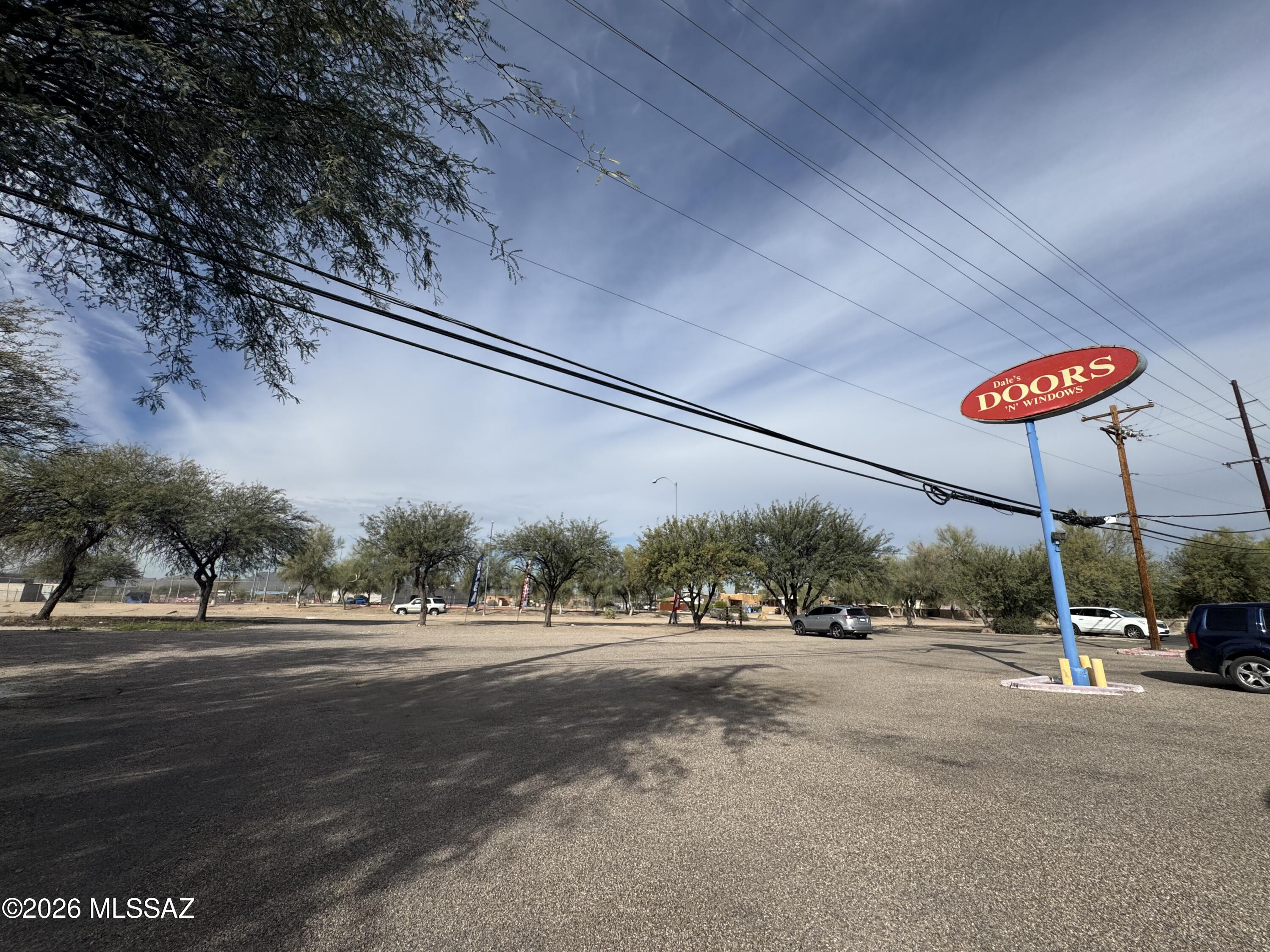 321-327 S Kino Pw Parkway S