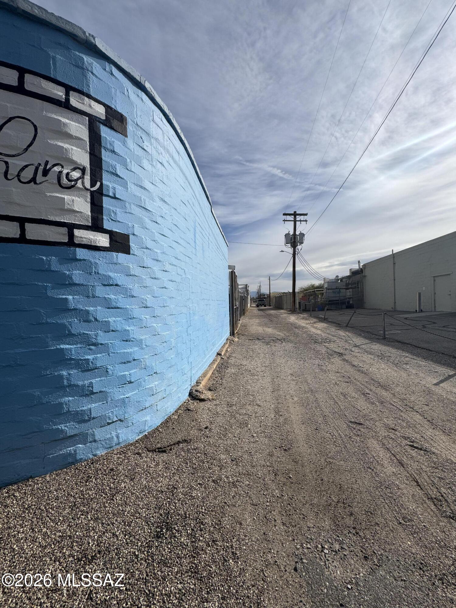 321-327 S Kino Pw Parkway S