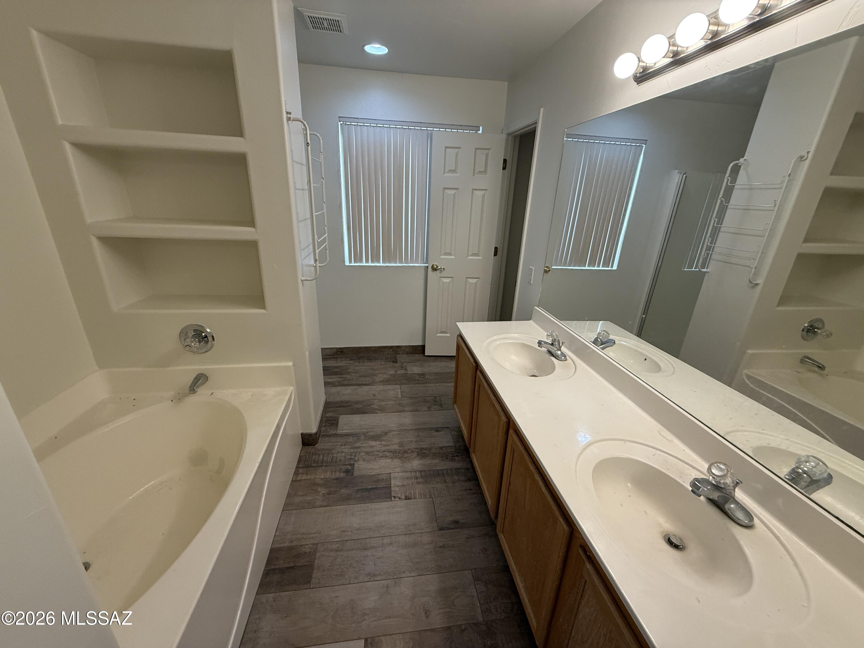 Vista Oeste Estates (1-37) - Residential Lease