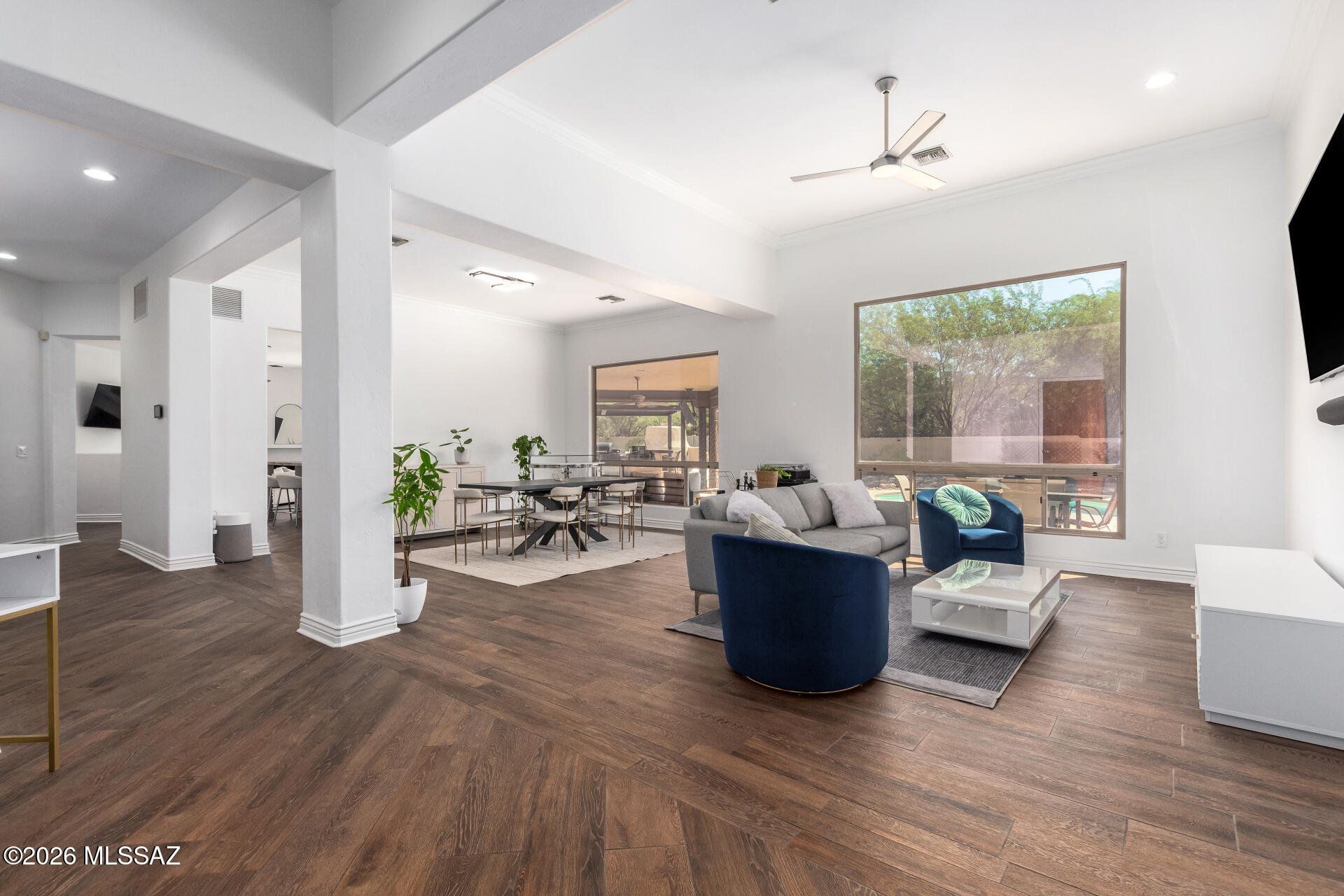 1043 W Saddlehorn Drive