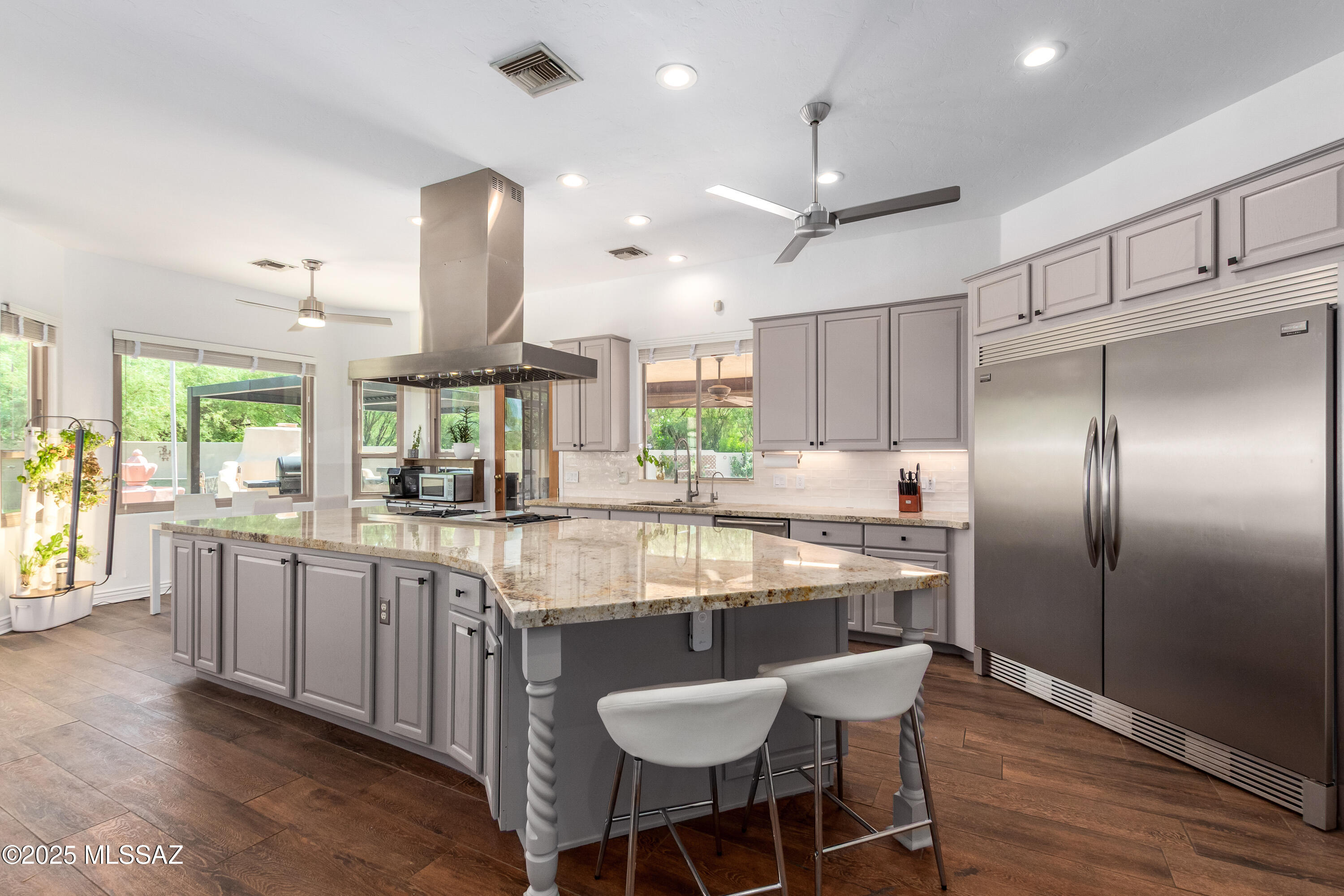 1043 W Saddlehorn Drive