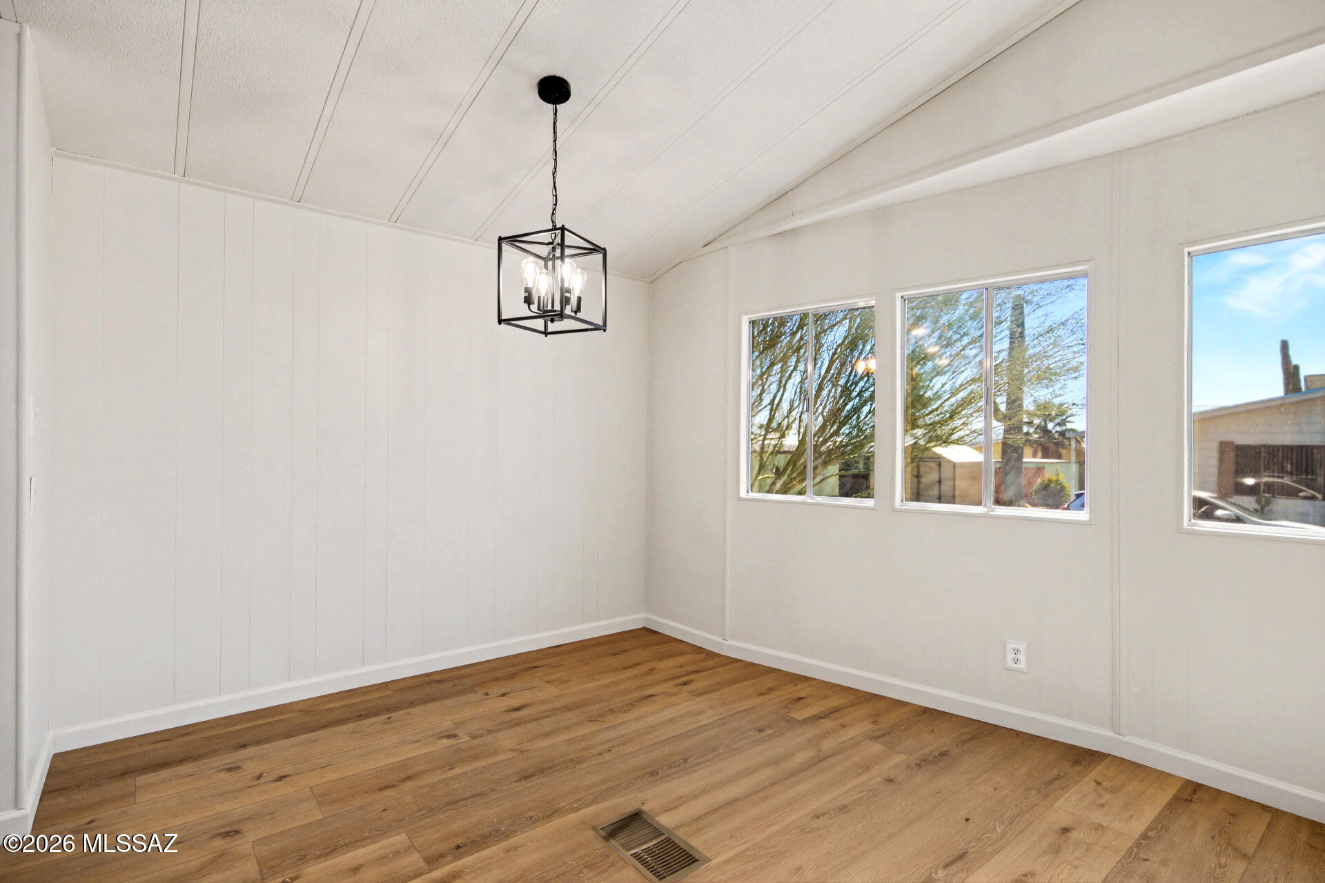 5422 W Circle Z Street