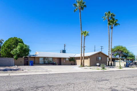 Photo of 7110 E 34th Street E, Tucson, AZ 85710 (MLS # 22622217)