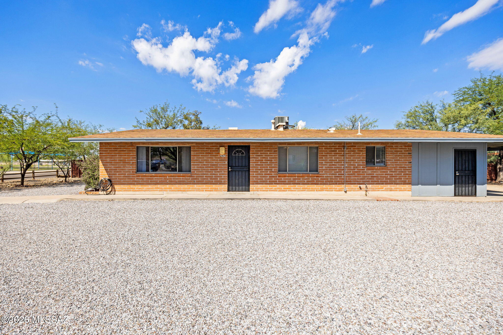 2417 E Blacklidge Drive