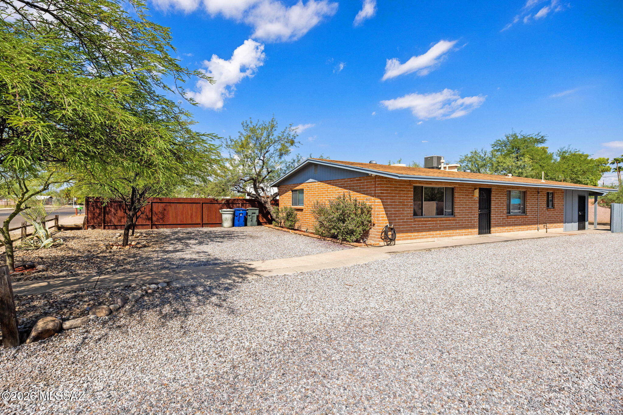 2417 E Blacklidge Drive