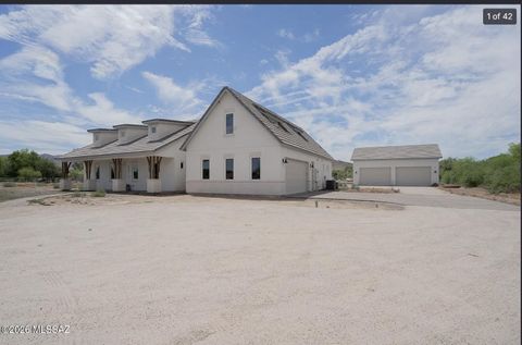 Photo of 4831 W Pearce Road, Other, AZ 85338 (MLS # 22613213)