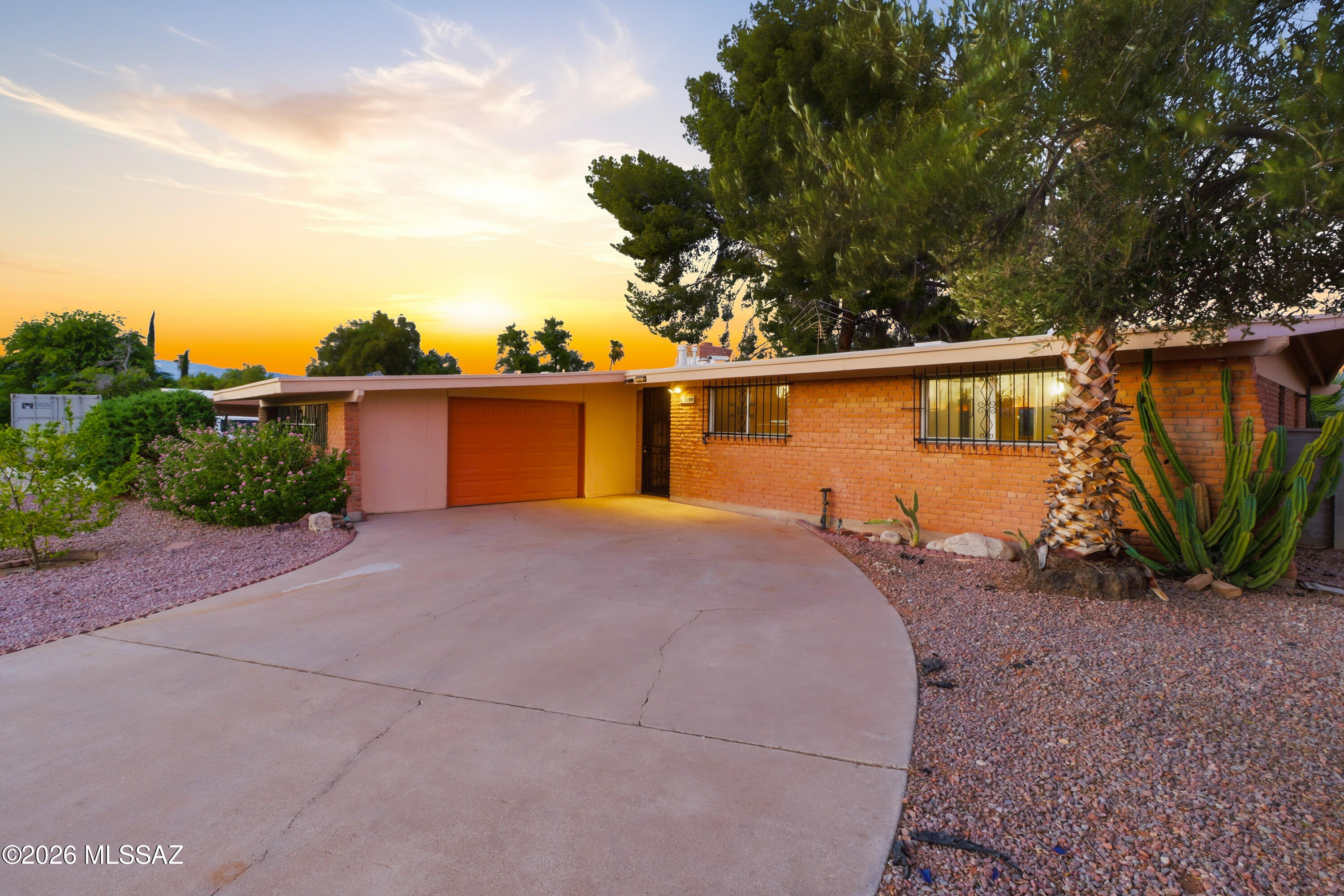 2109 S Camino Seco