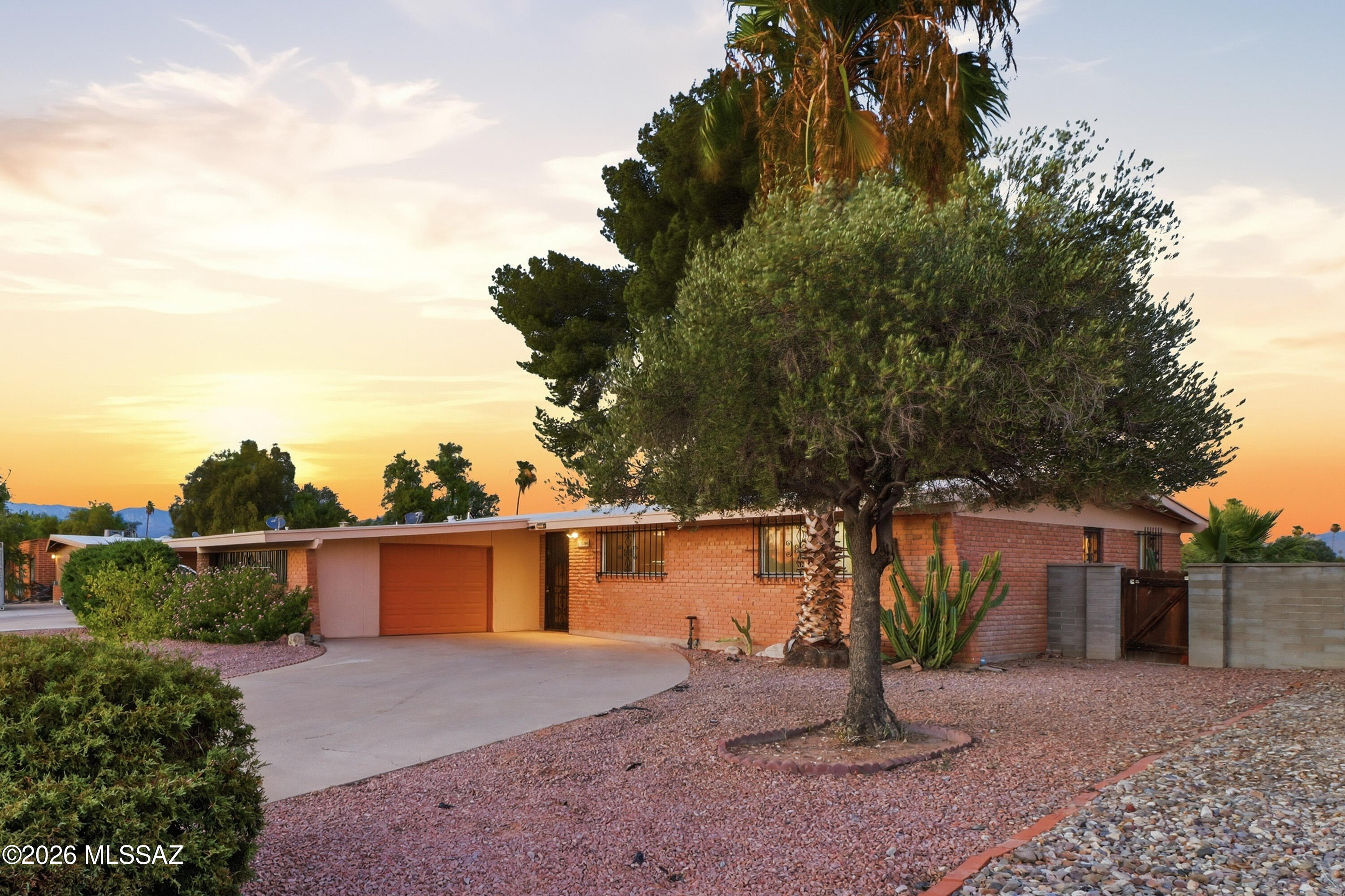 2109 S Camino Seco