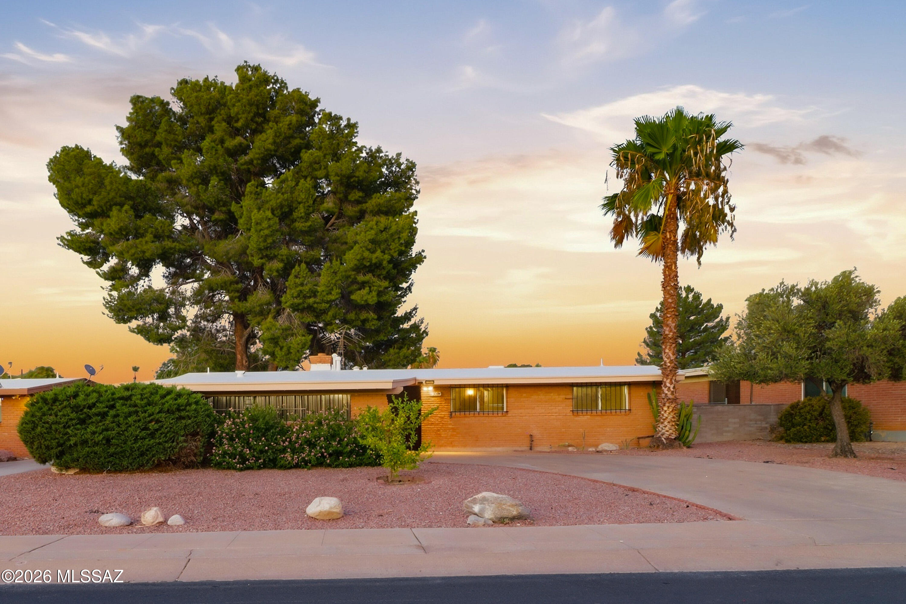 2109 S Camino Seco