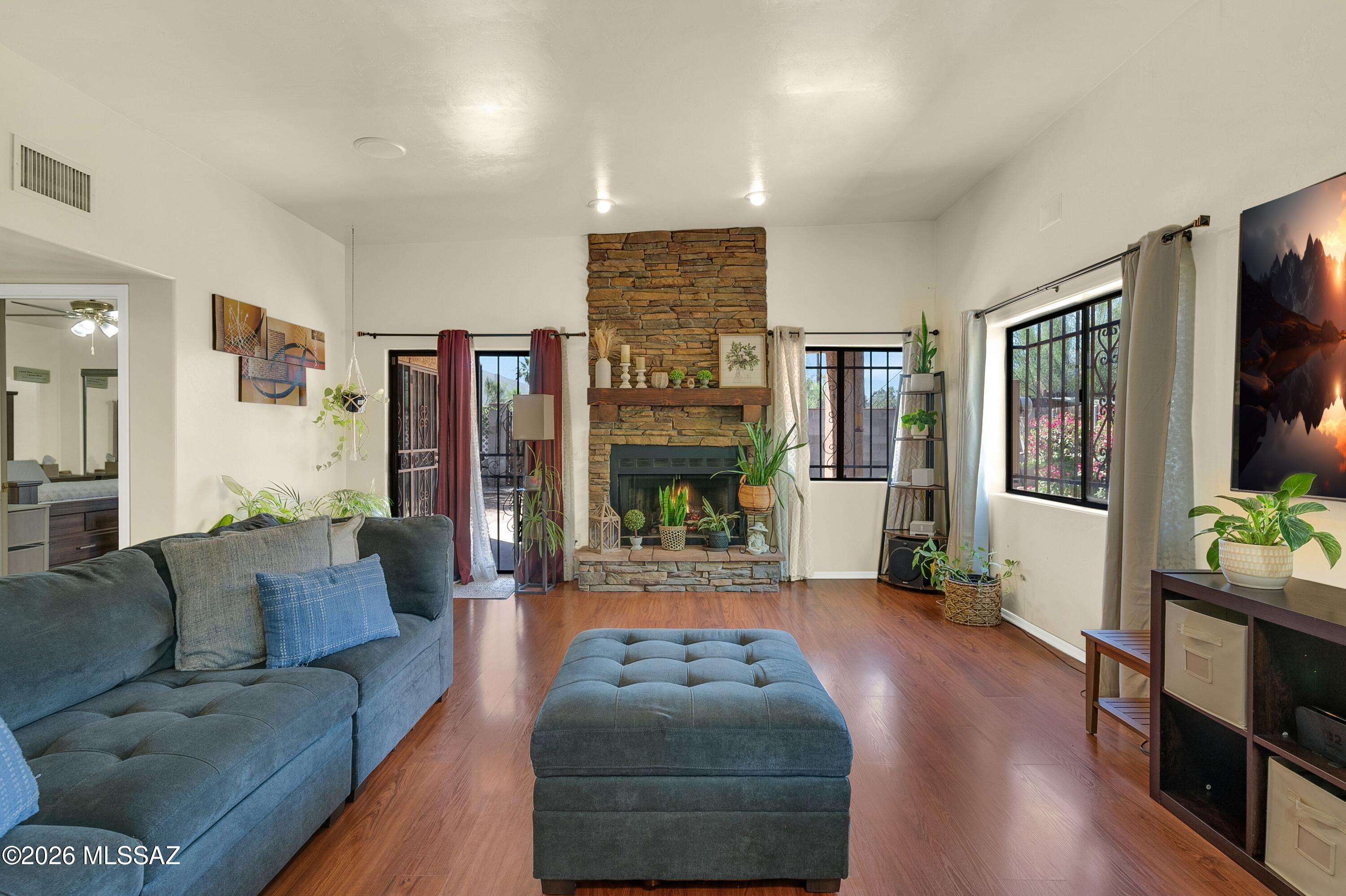 4026 E Whitman Street