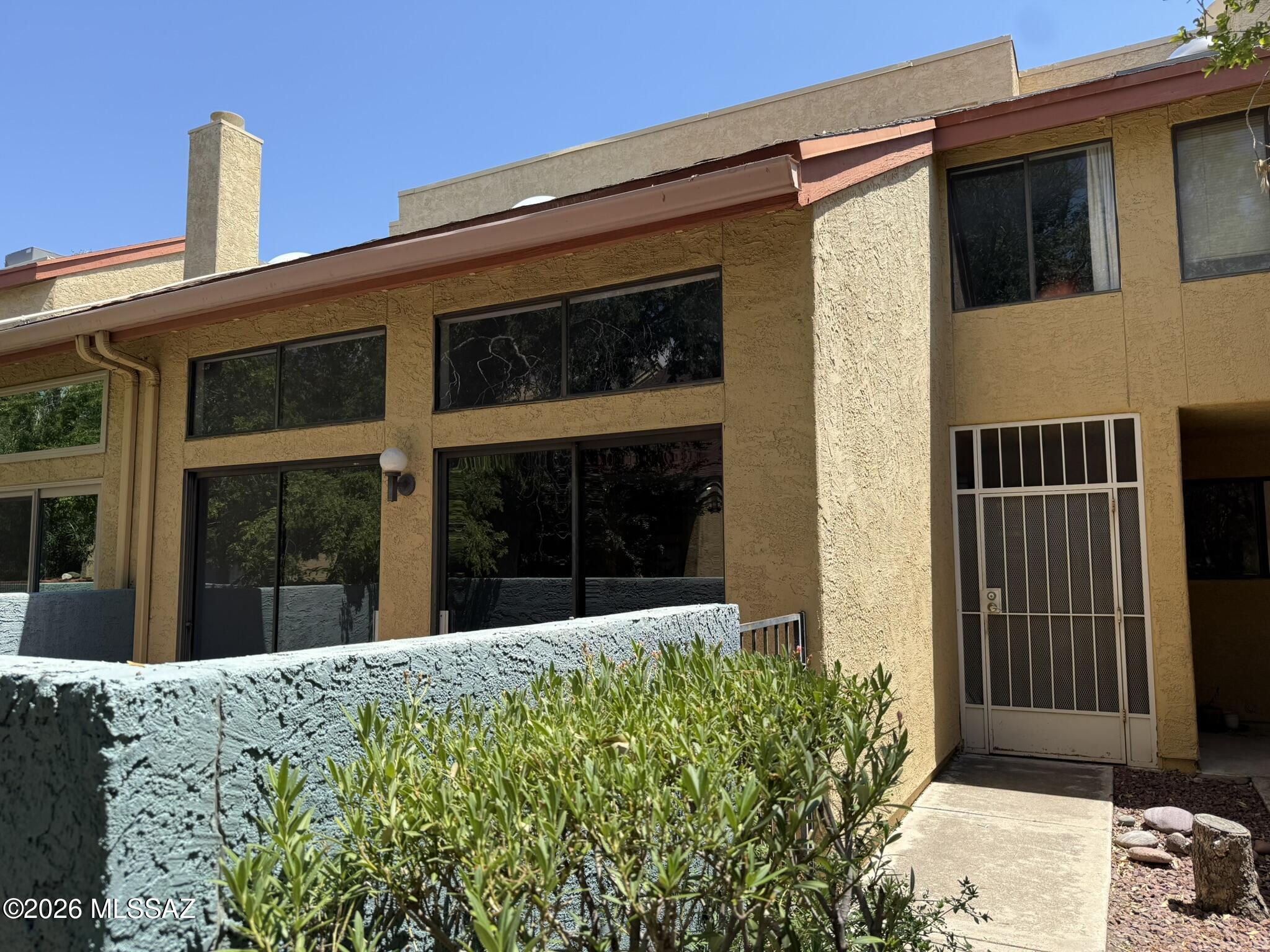 3105 E Corte De La Raqueta