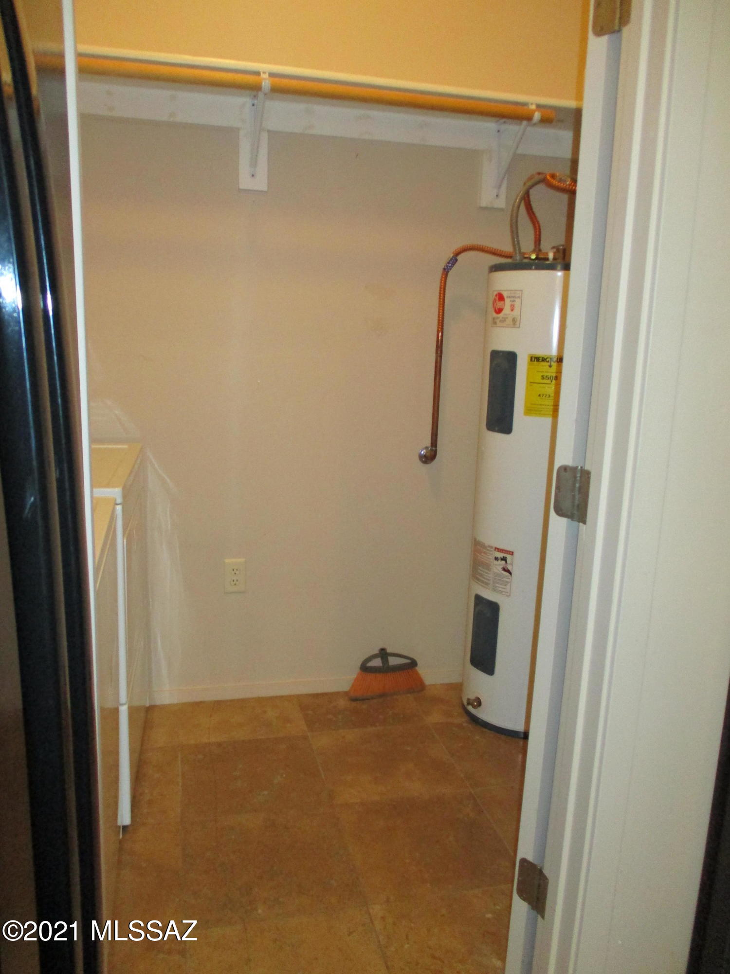 Placita Escondida Bldgs 18-20 Units 1-204 - Residential Lease