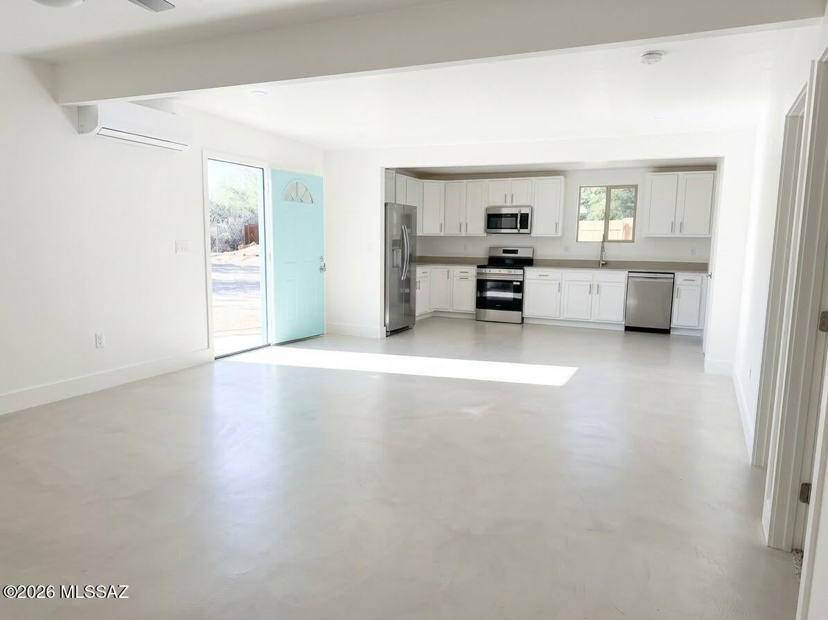 1201 W Calle Concordia
