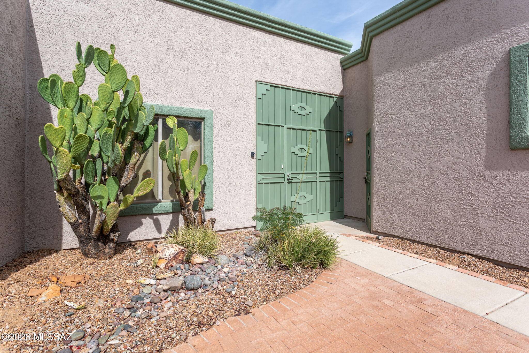2327 S Cliff Drive