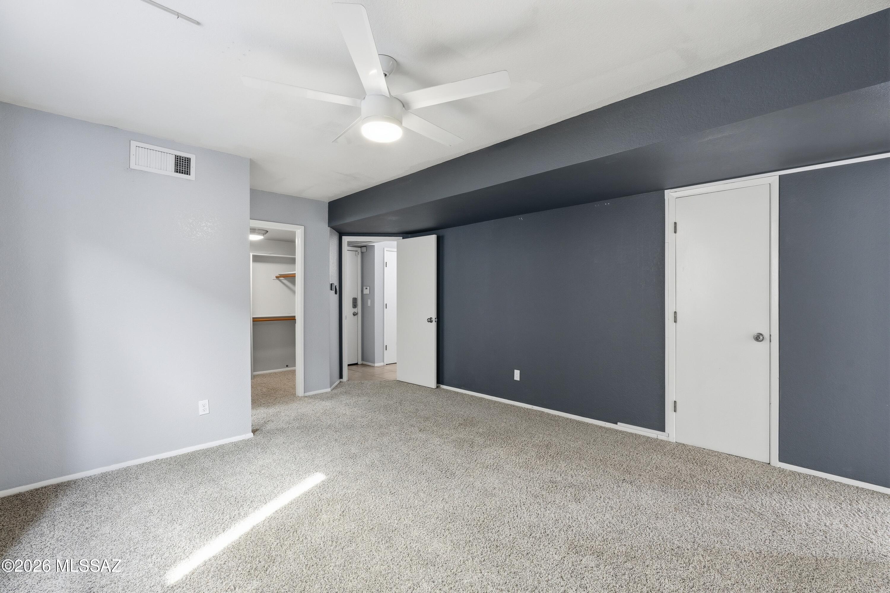 Hacienda Del Oro (1-879) - Residential Lease