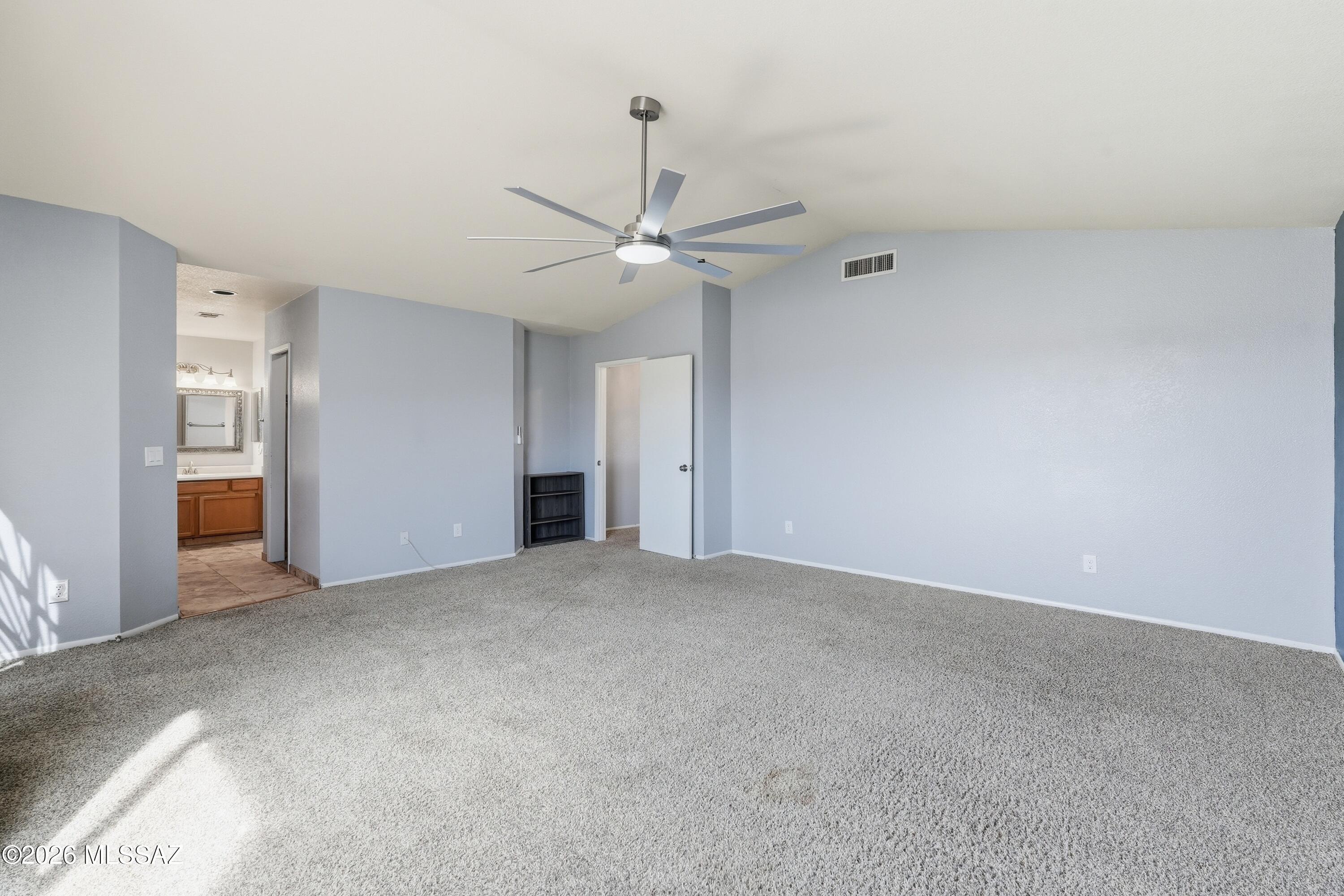 Hacienda Del Oro (1-879) - Residential Lease