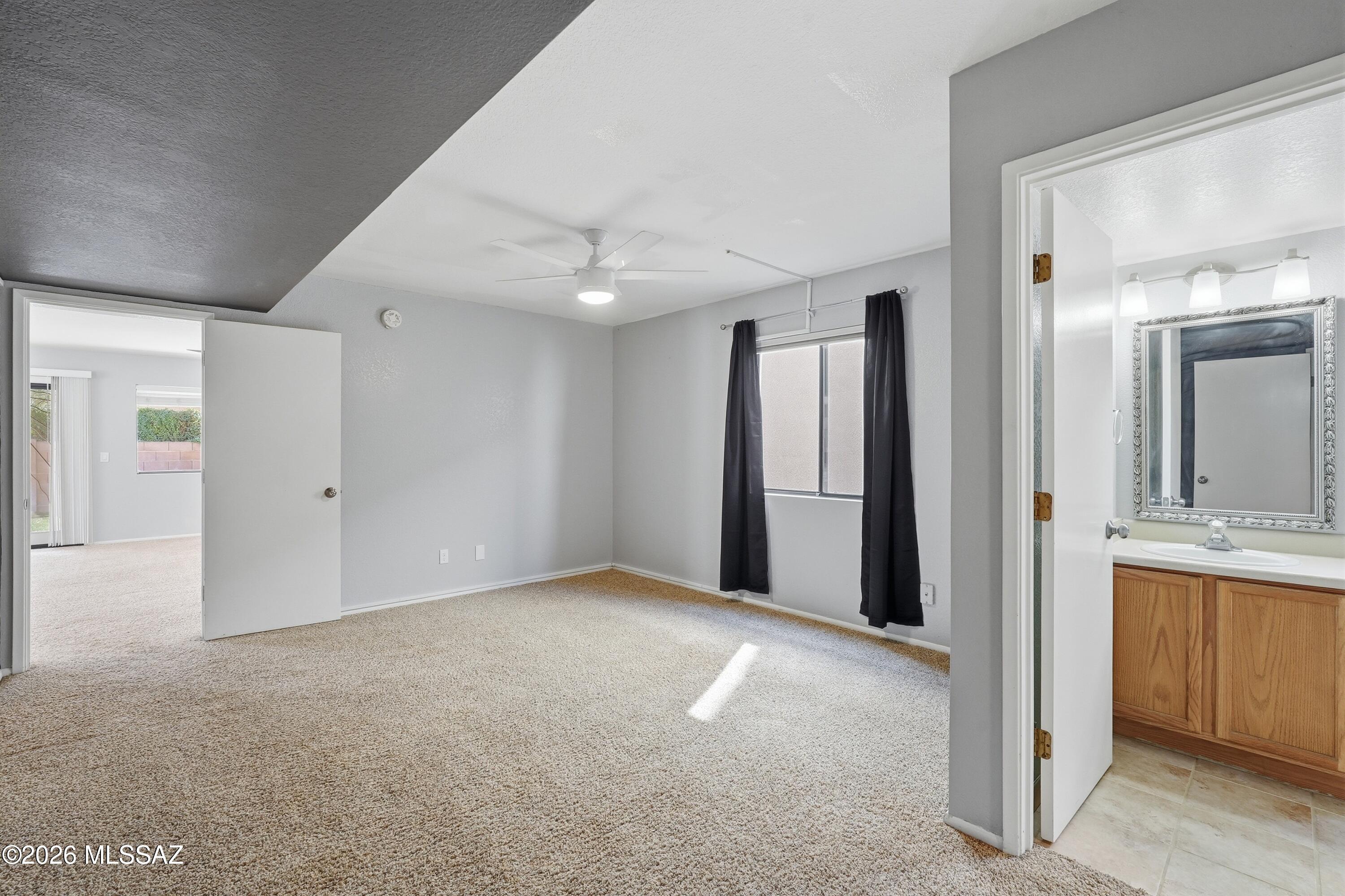 Hacienda Del Oro (1-879) - Residential Lease
