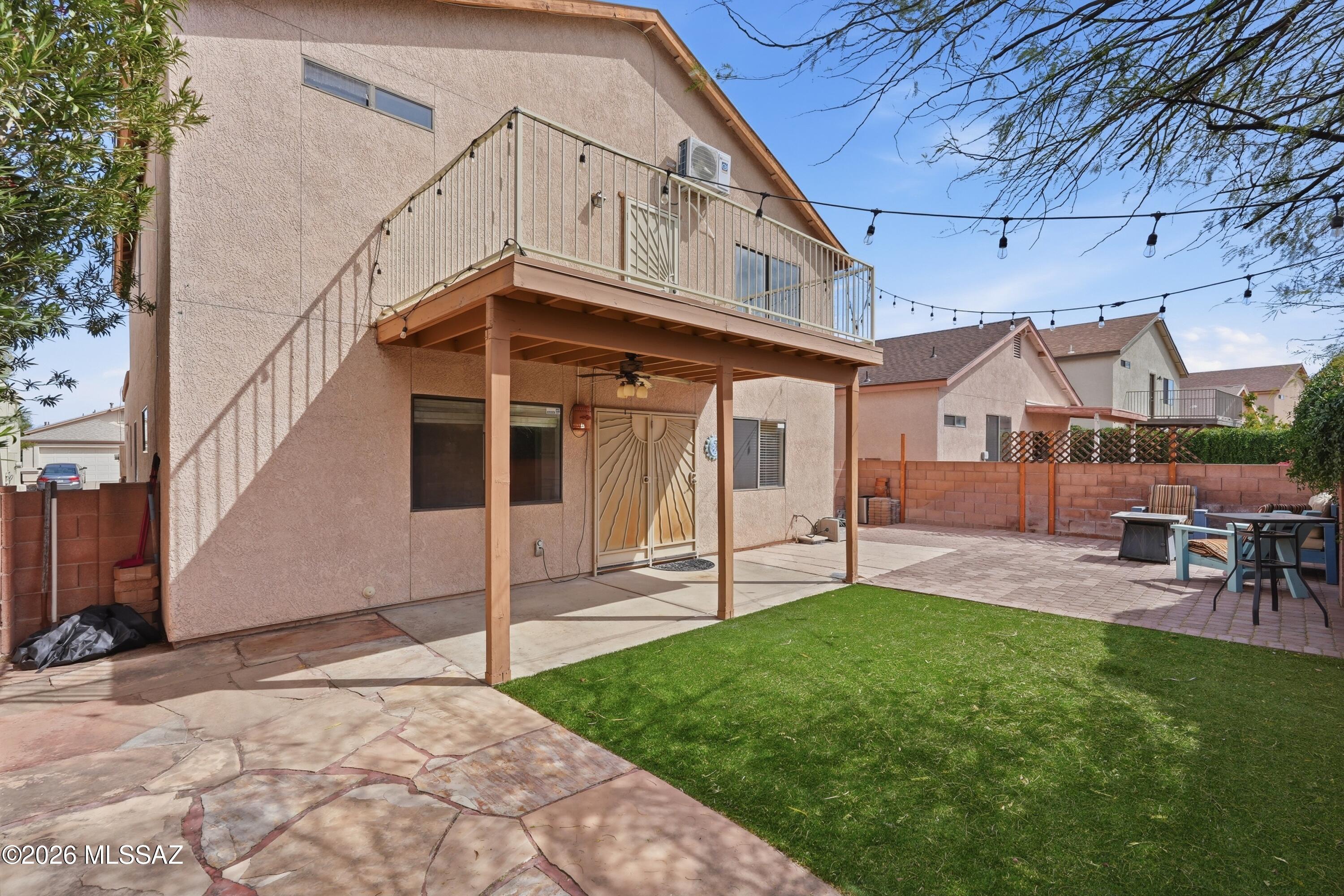 Hacienda Del Oro (1-879) - Residential Lease