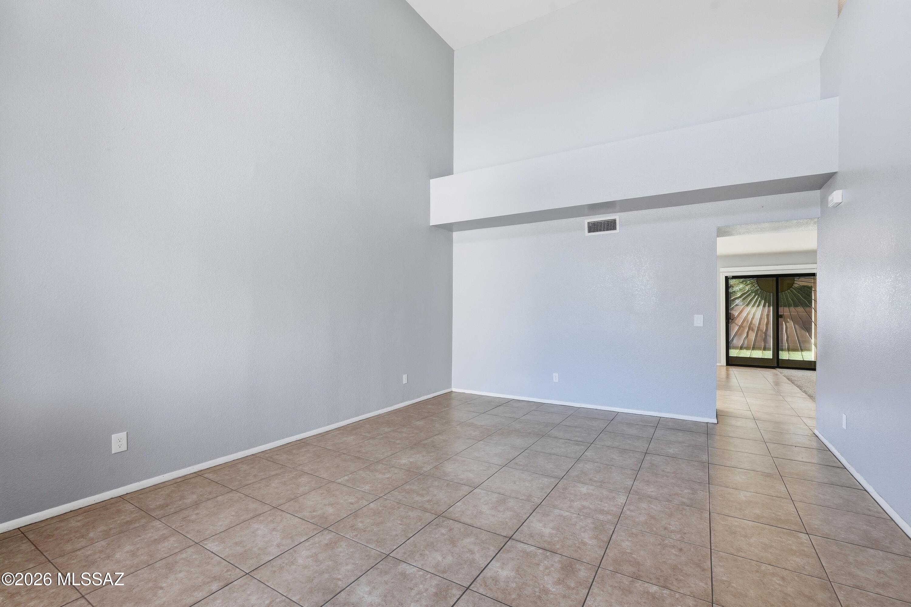 Hacienda Del Oro (1-879) - Residential Lease