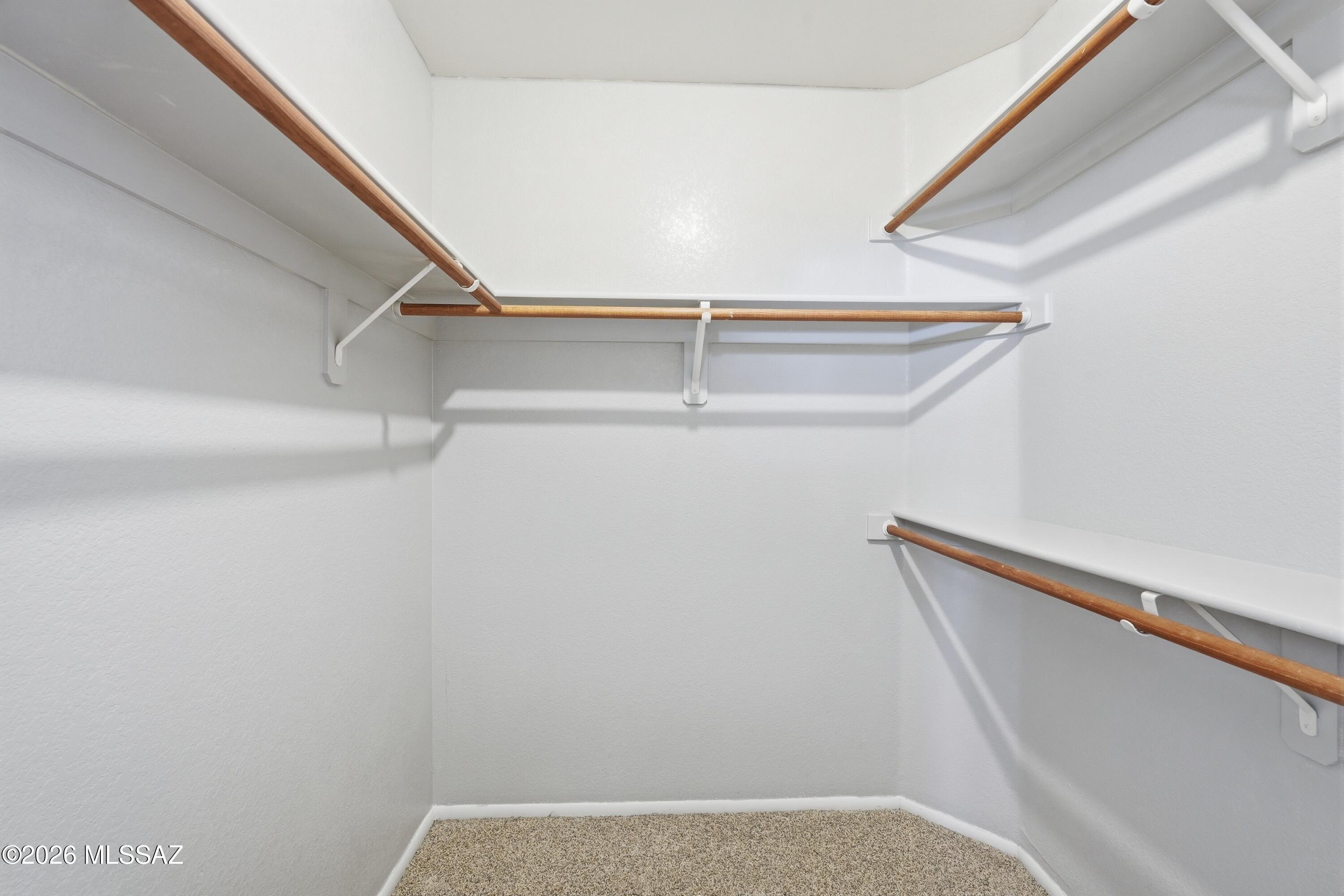 Hacienda Del Oro (1-879) - Residential Lease