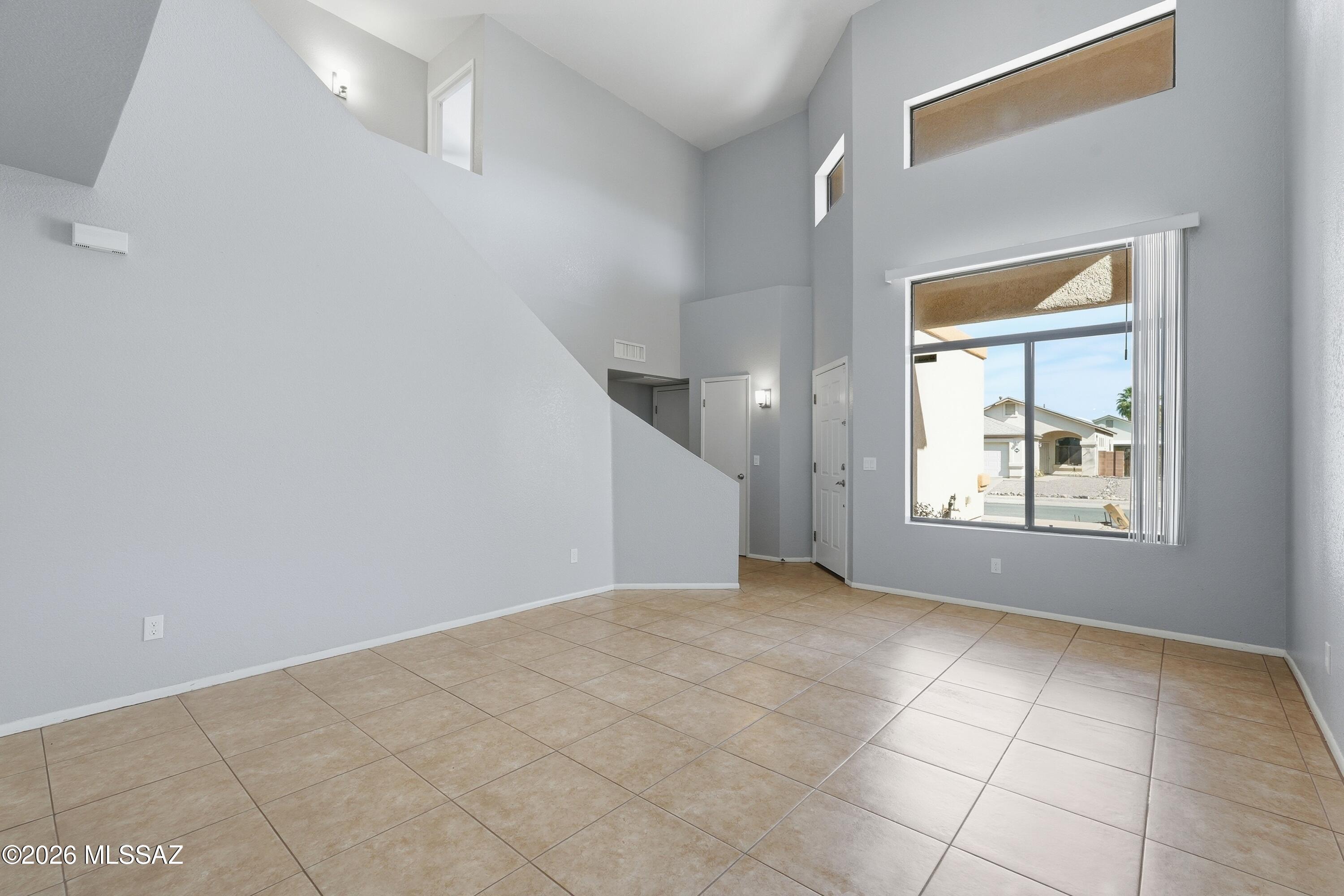Hacienda Del Oro (1-879) - Residential Lease