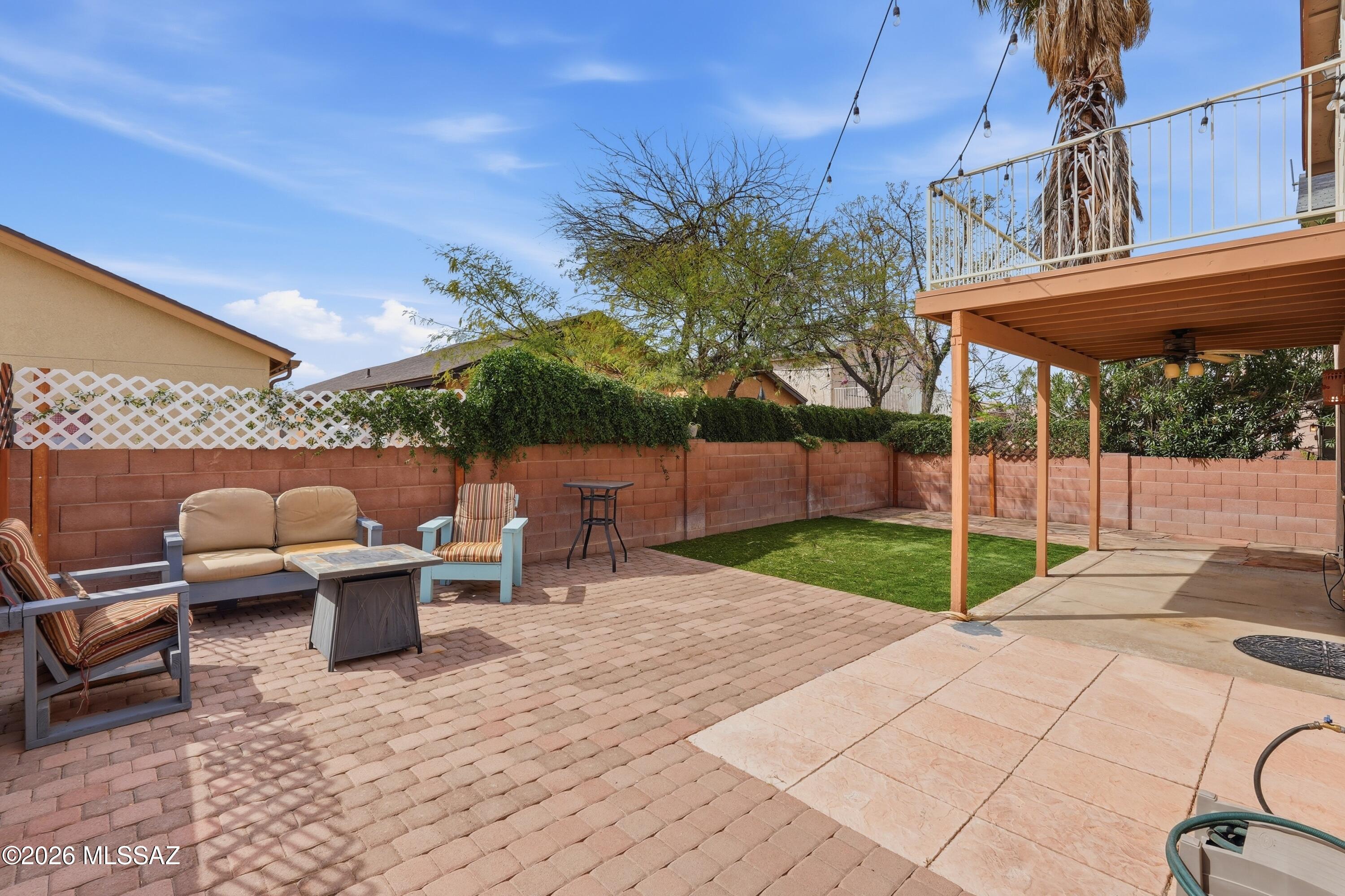 Hacienda Del Oro (1-879) - Residential Lease