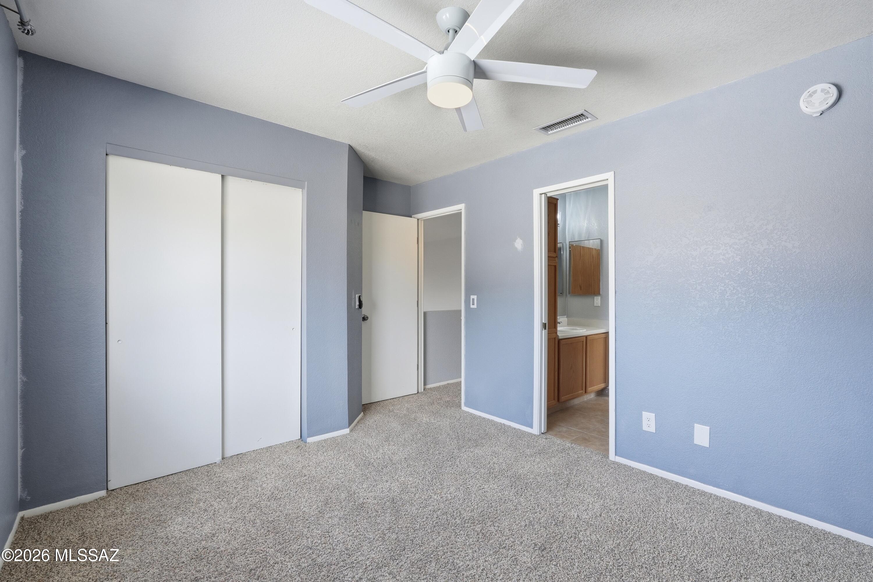 Hacienda Del Oro (1-879) - Residential Lease