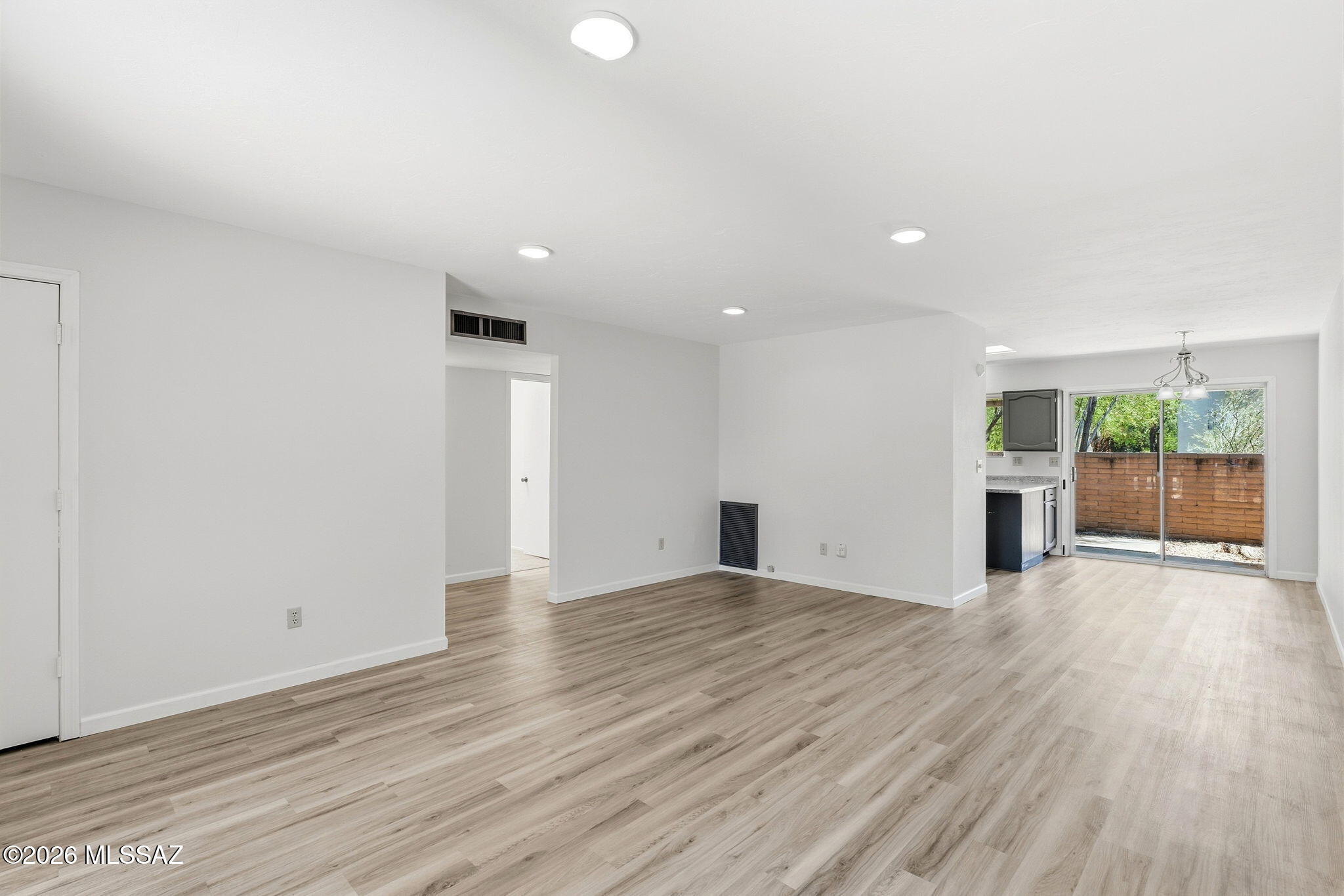 541 W Calle Lago