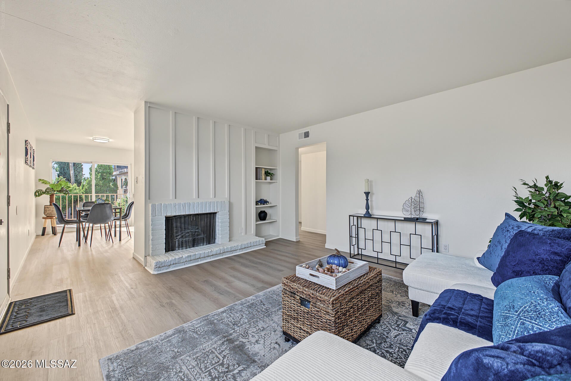 1600 N Wilmot Road 413
