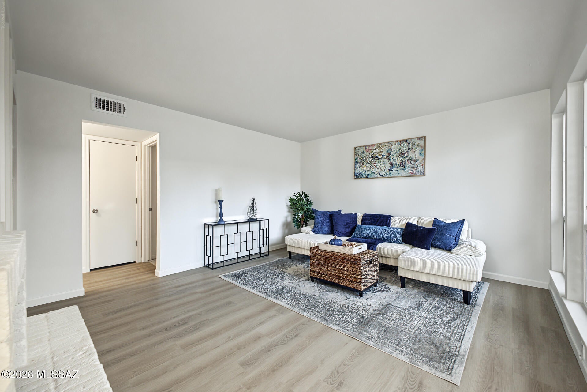 1600 N Wilmot Road 413